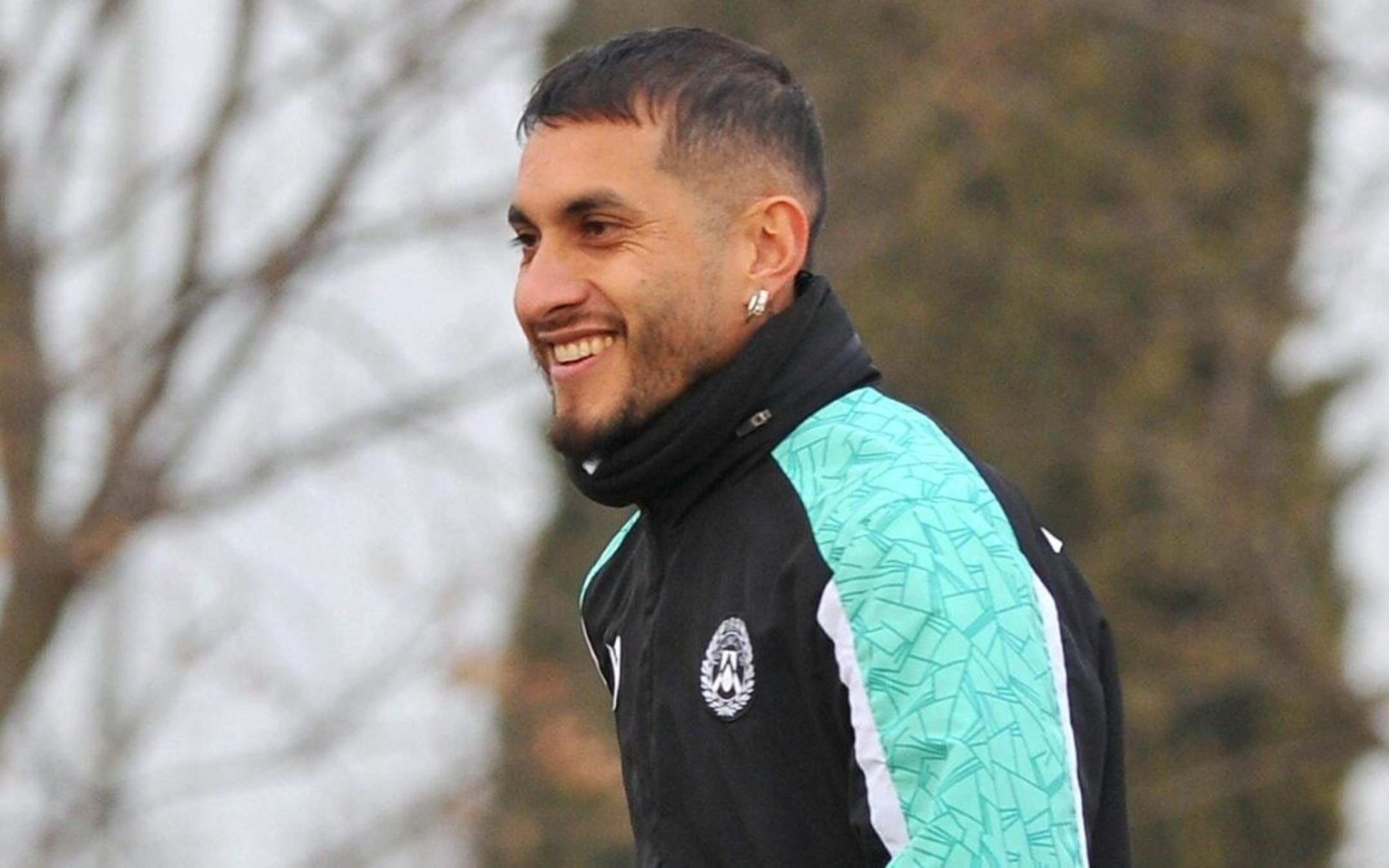 Roberto Pereyra não responde, e Santos se frustra na busca por ‘camisa 10’