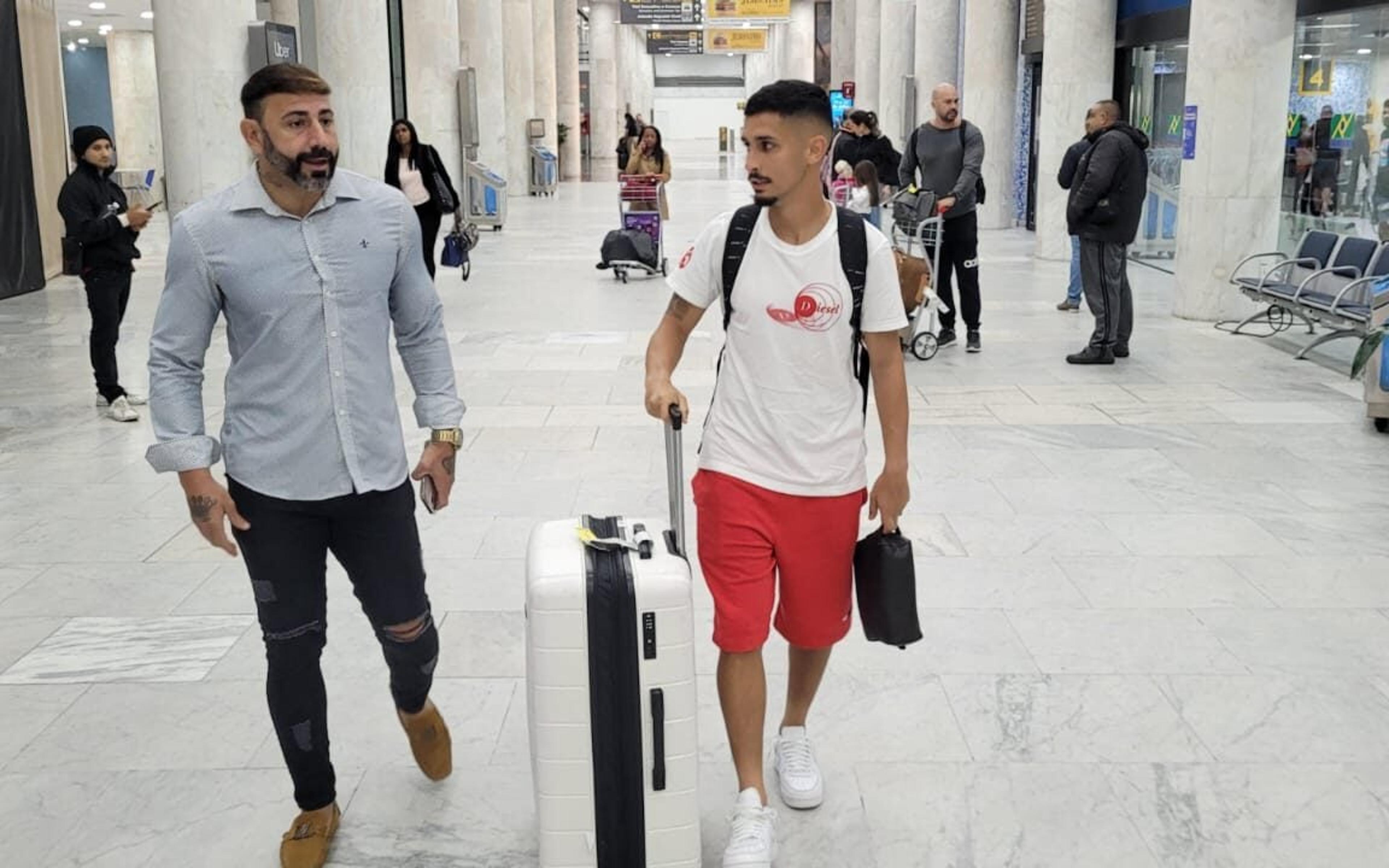 Daniel chega ao Rio de Janeiro para acertar com o Fluminense; saiba tempo de contrato