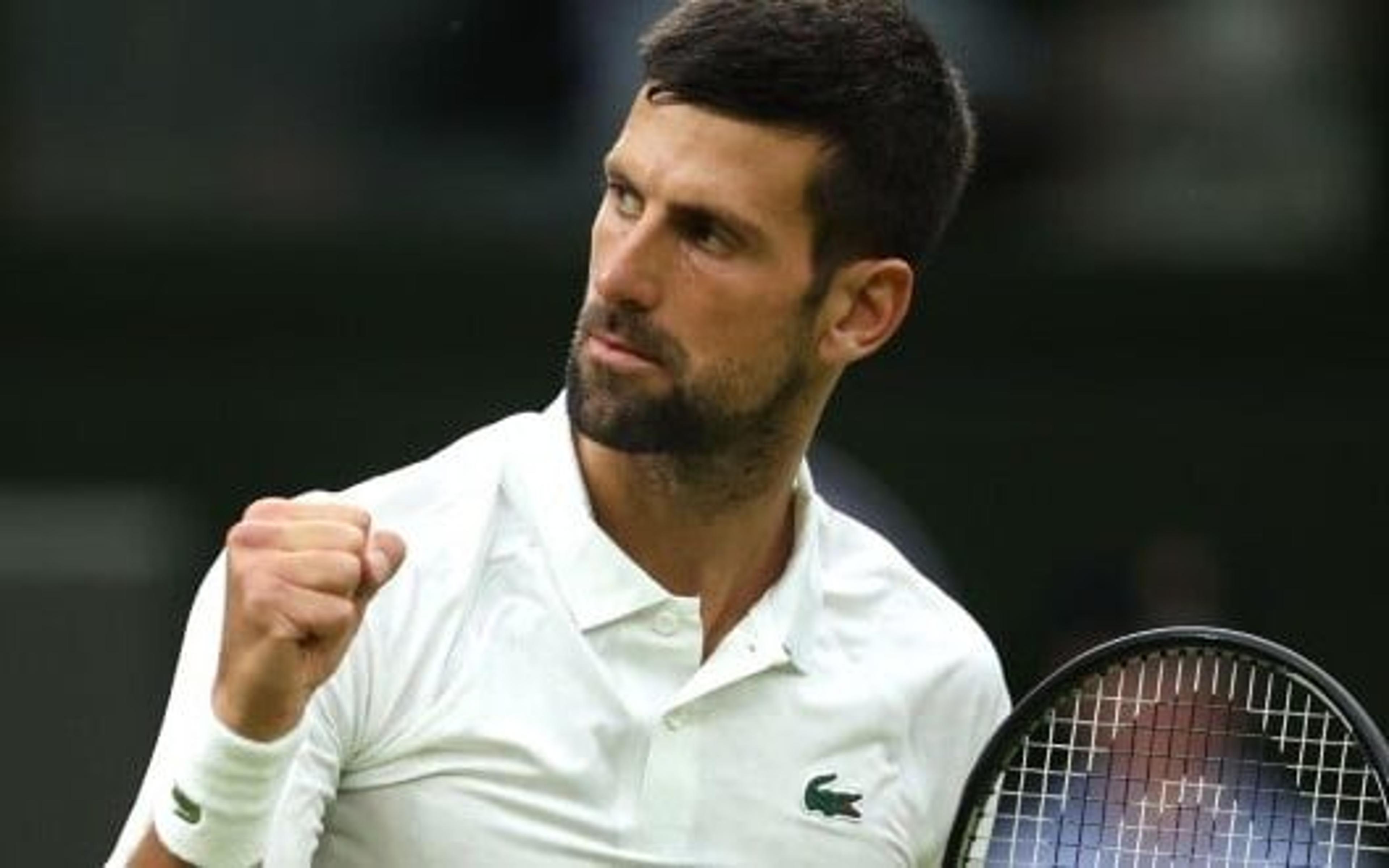 Djokovic bate Sinner, vai à final em Wimbledon e busca igualar recordes