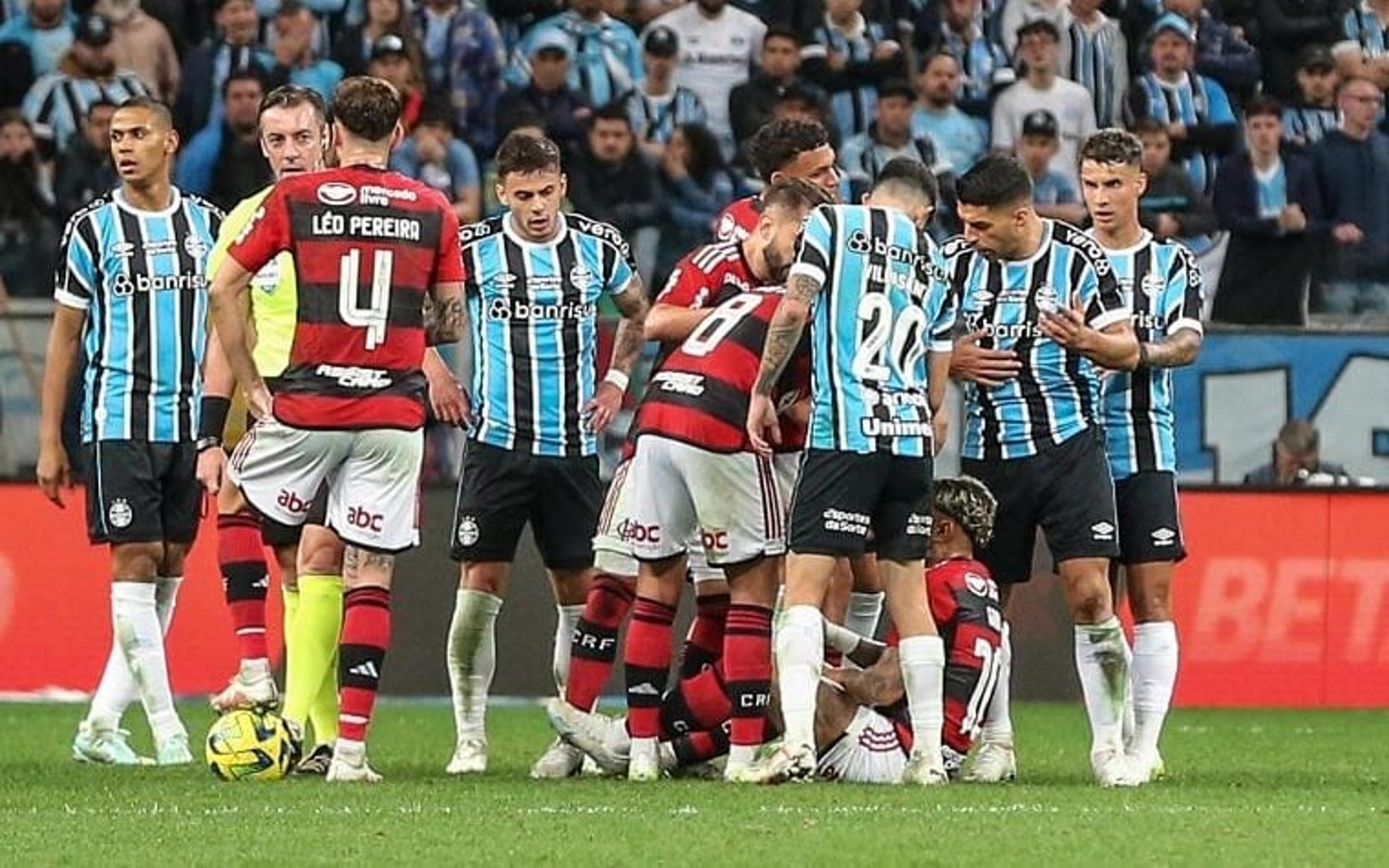 Gabigol x Suárez: Internautas se dividem ao comentar discussão entre os atacantes