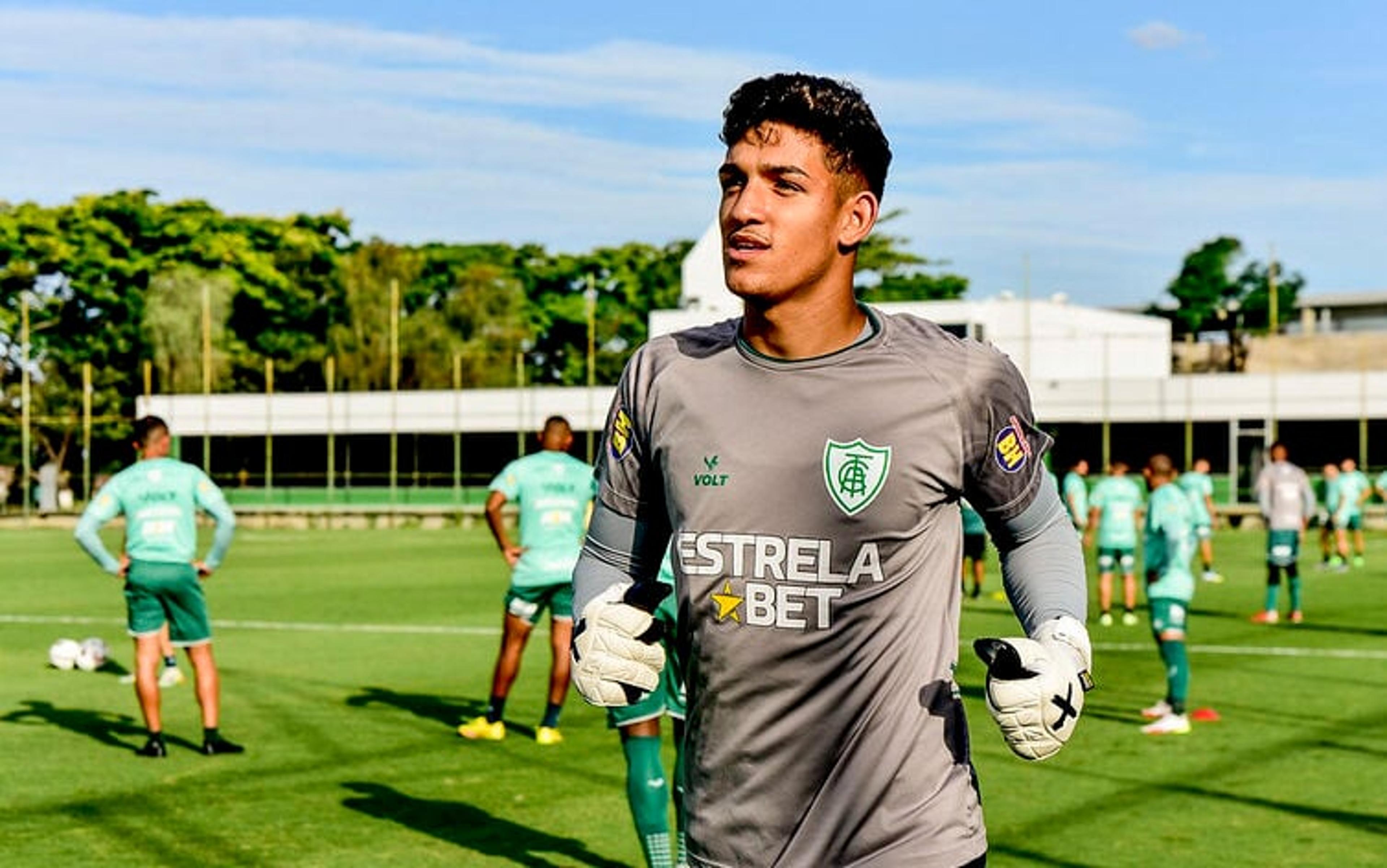 América-MG solicita retorno de jovem goleiro Cássio, que estava emprestado ao Náutico