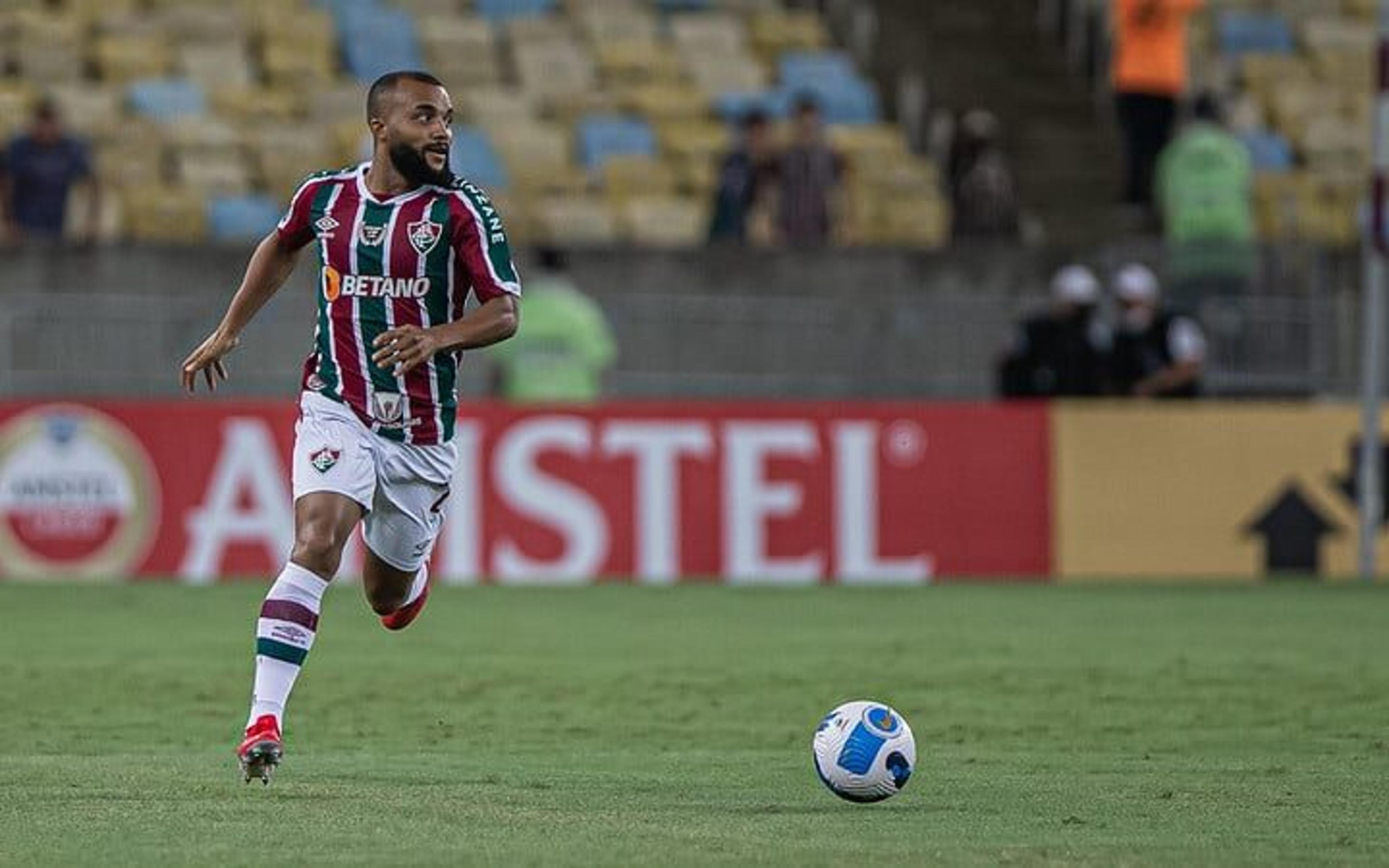 Titular do Fluminense, Samuel Xavier sonha com Seleção Brasileira, elogia Fernando Diniz, mas brinca sobre relação: ‘Assustava um pouco’