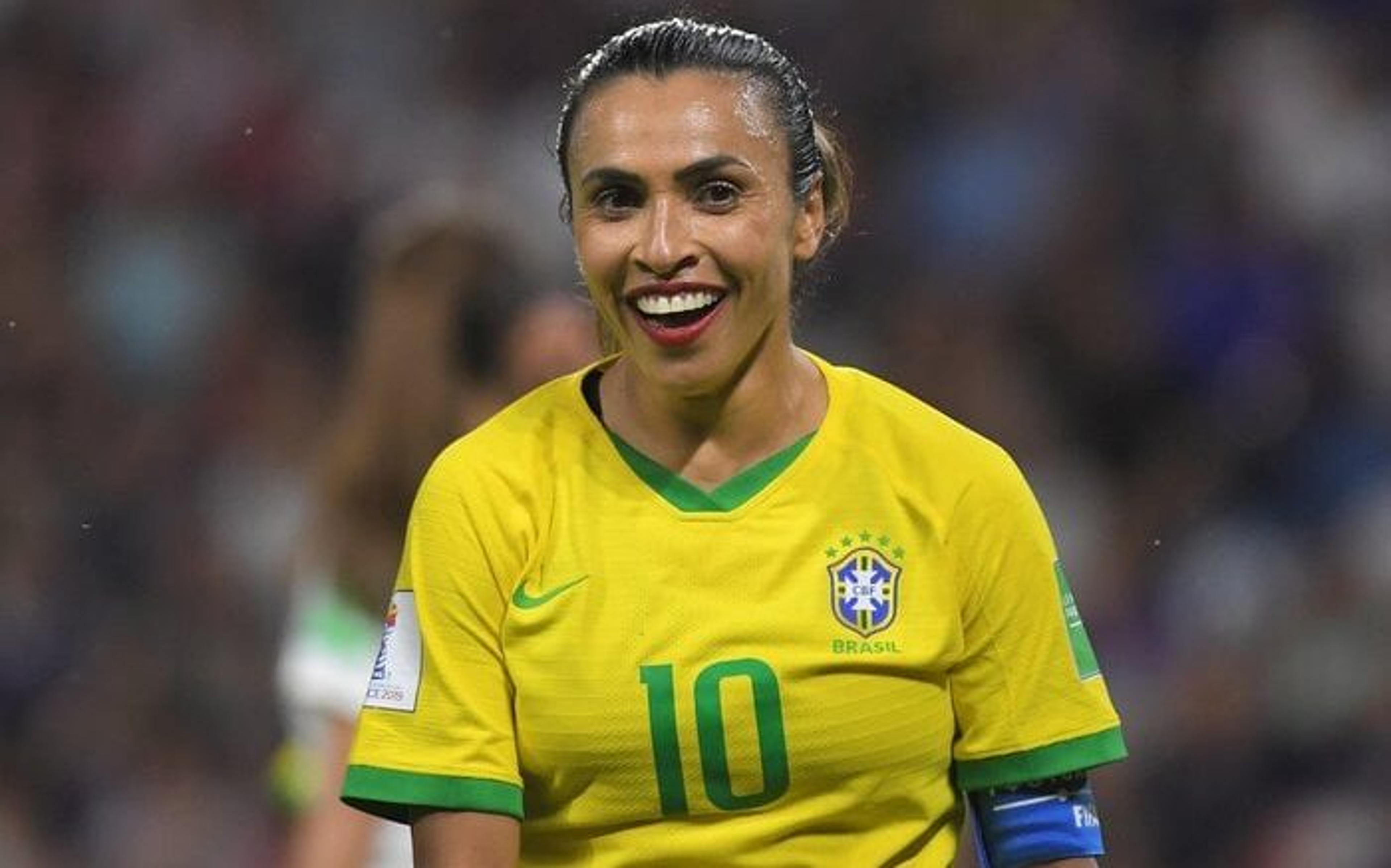 Por que Marta, da Seleção Feminina, usa chuteira sem marca na Copa do Mundo?