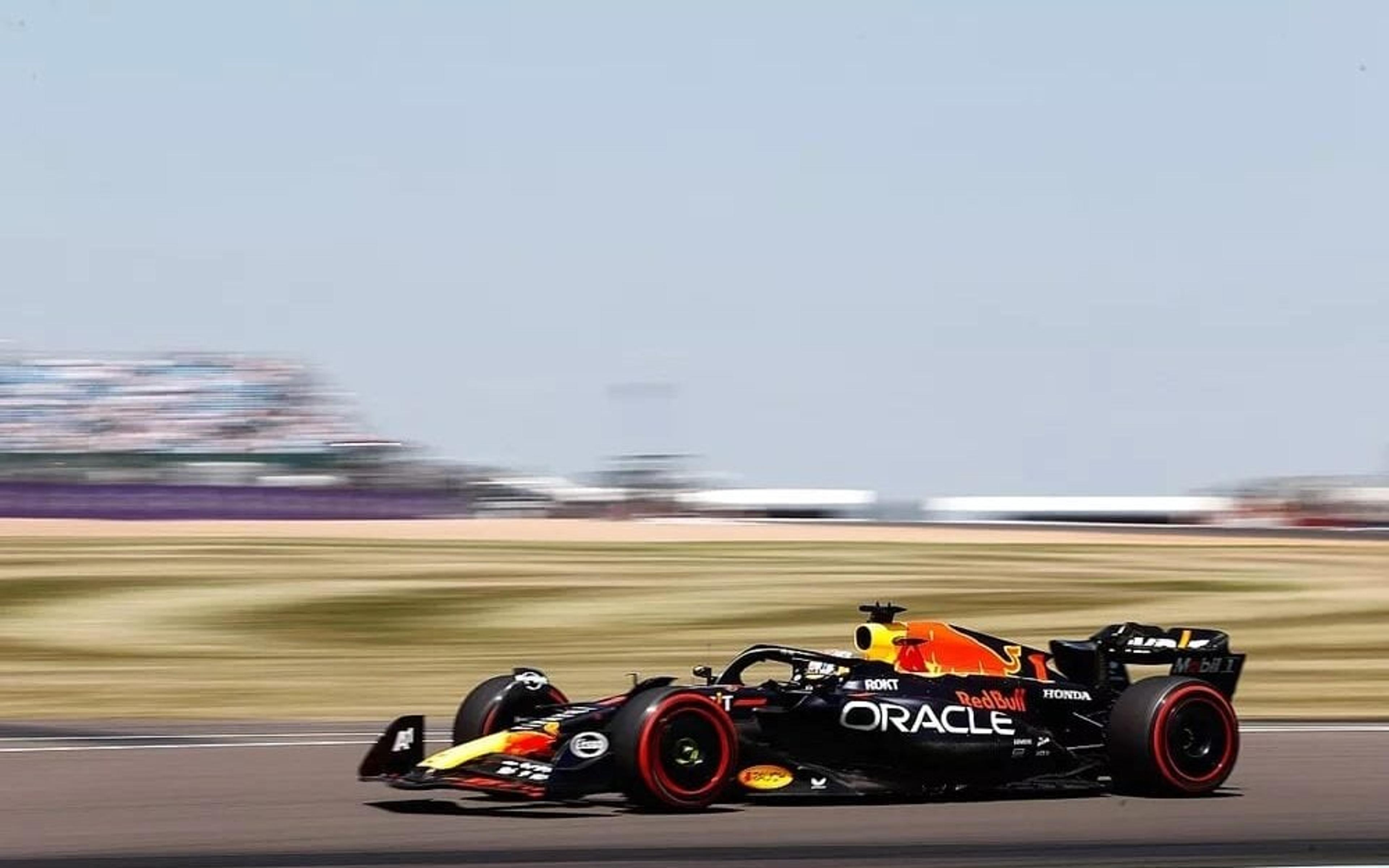 Sainz chega perto mas Verstappen lidera o segundo treino livre em Silverstone