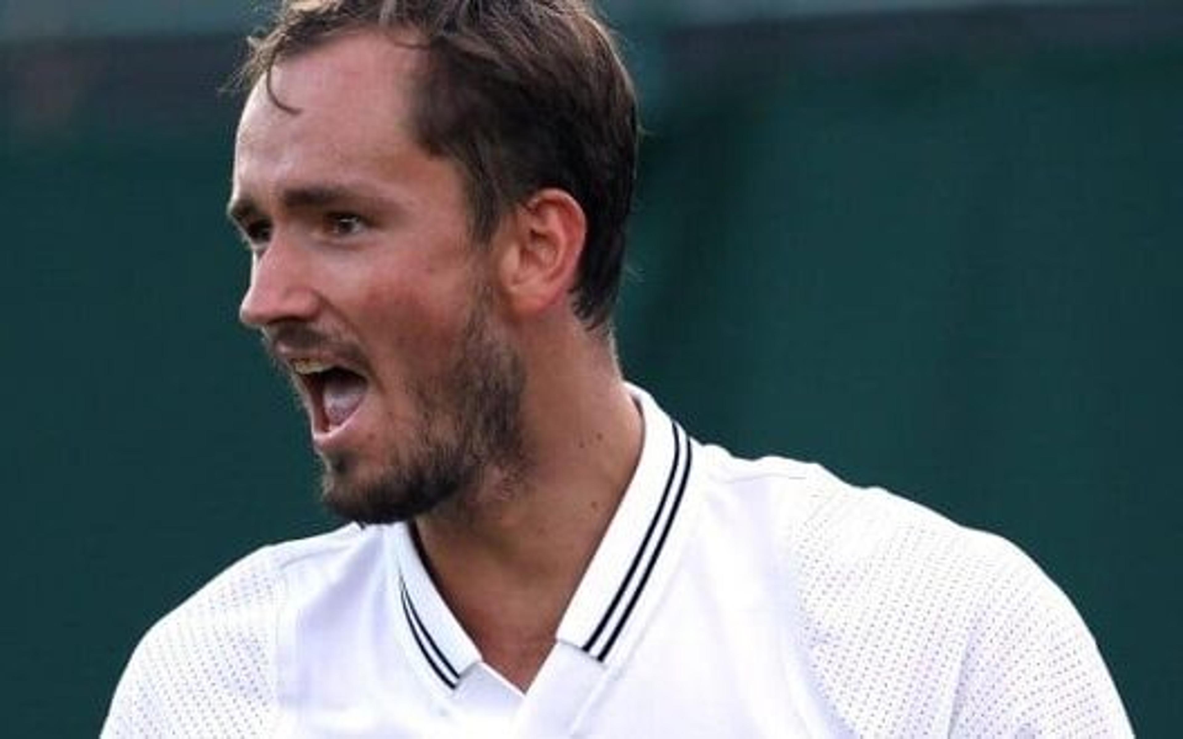 Medvedev completa vitória e vai à 3ª rodada em Wimbledon