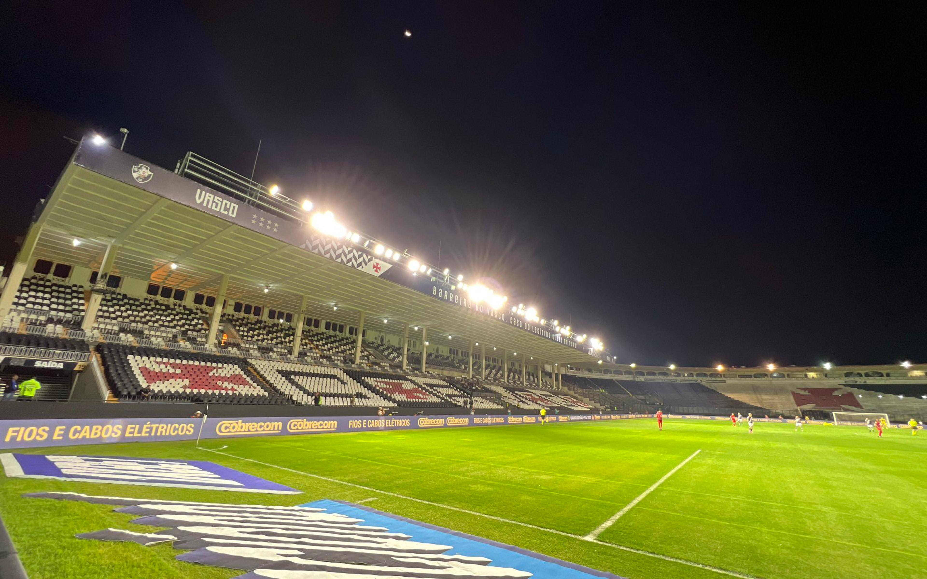 Vasco chega a mais um jogo sem vencer e marcar gol em São Januário