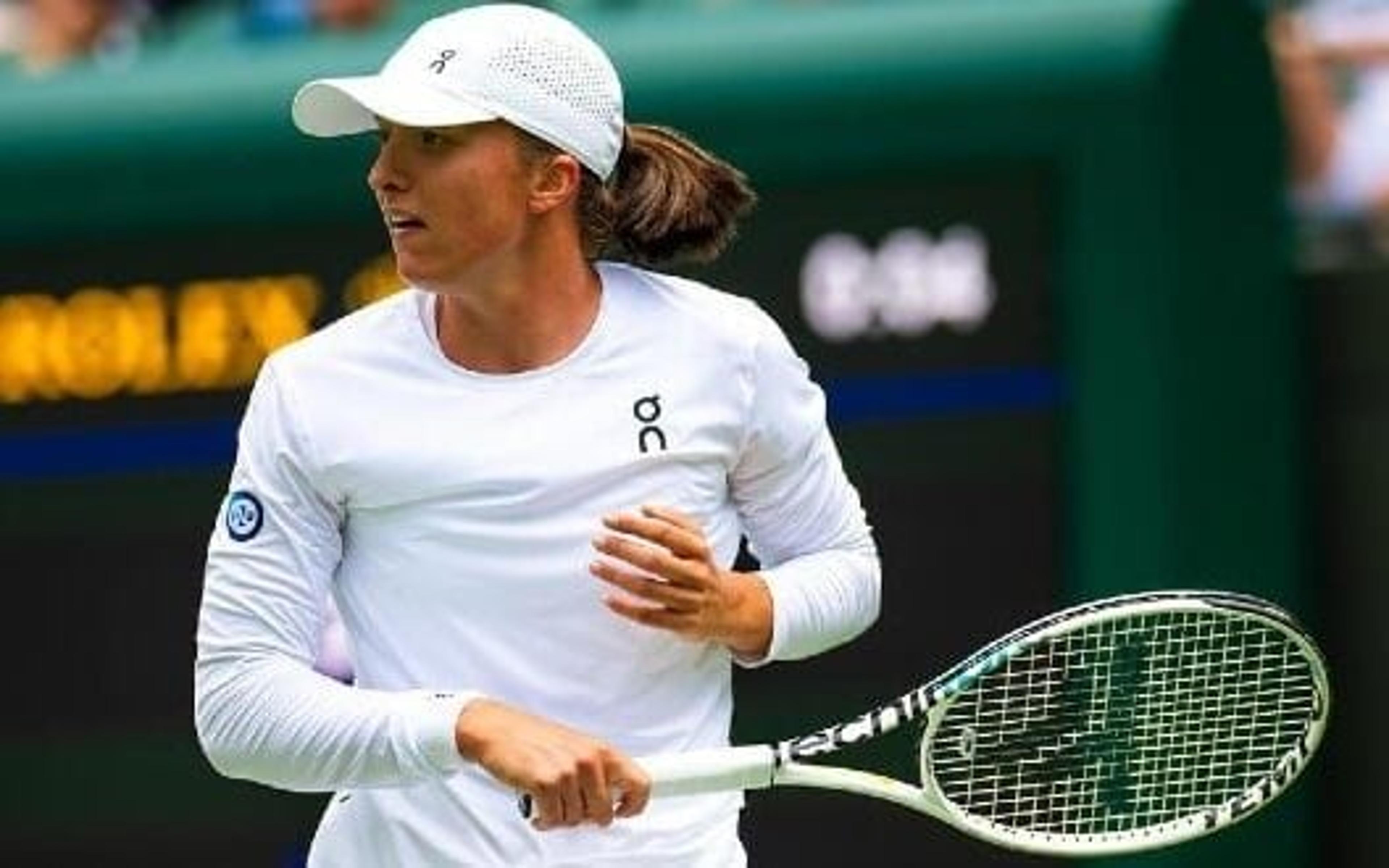 Swiatek arrasa e vai à terceira rodada em Wimbledon