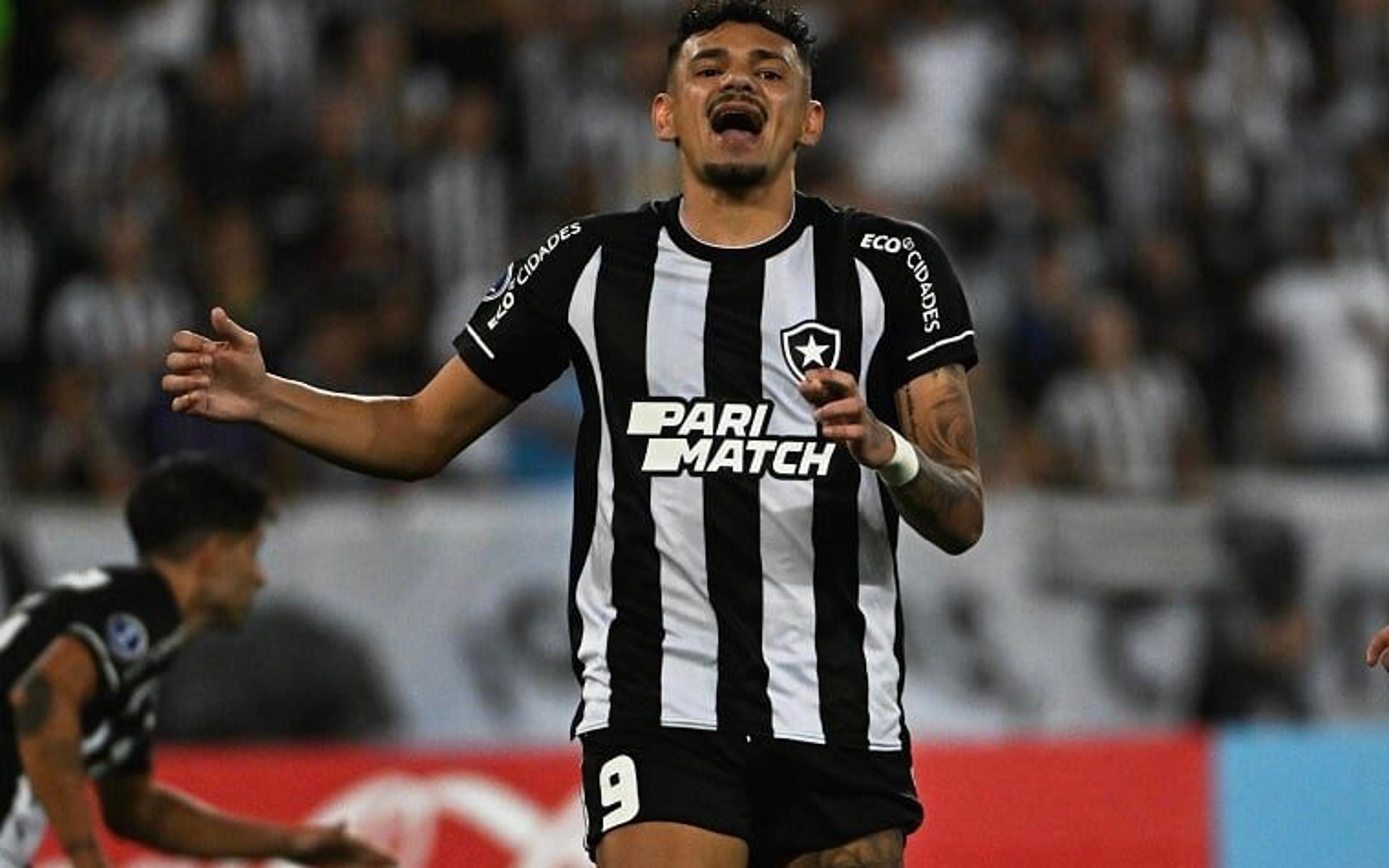 Botafogo rejeita oferta da Arábia Saudita por Tiquinho Soares, segundo portal