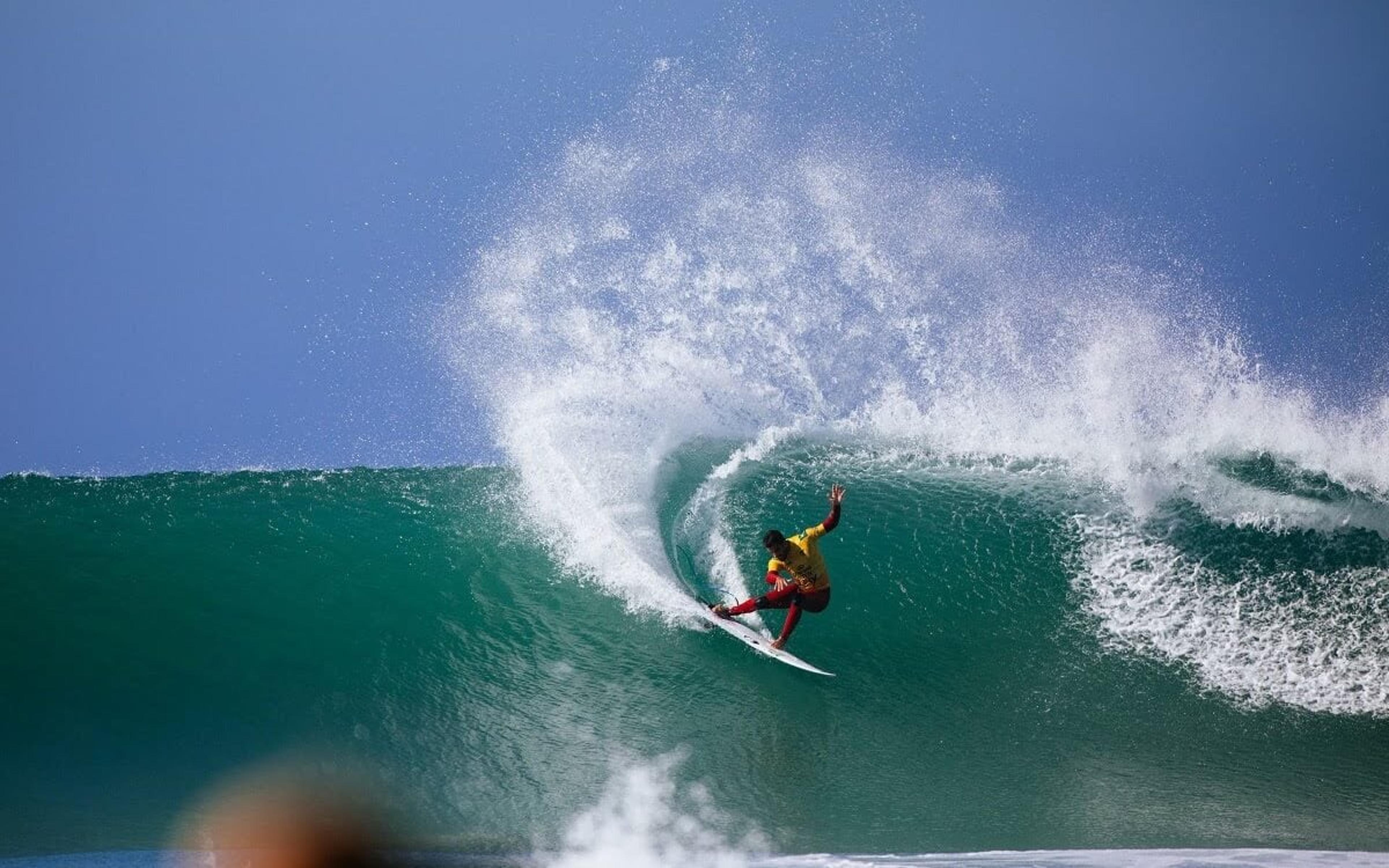 Revista causa polêmica ao deixar surfistas brasileiros fora do top 10