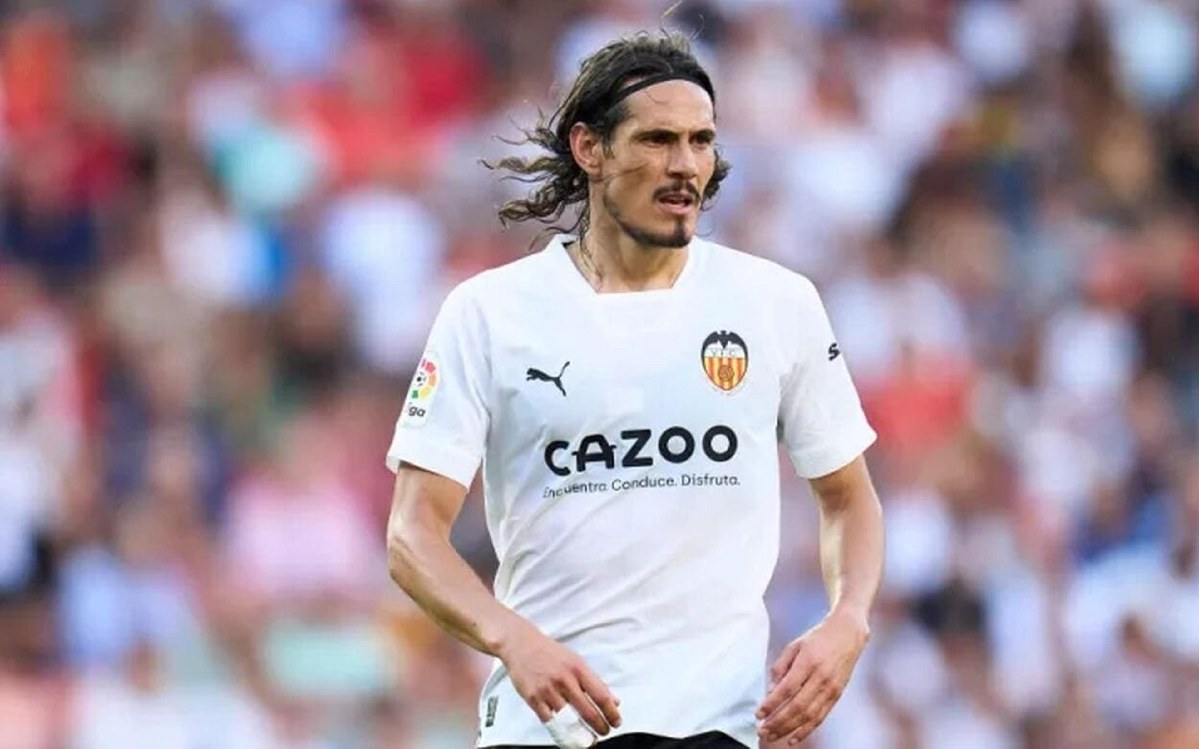 Valencia analisa condição para liberar Edinson Cavani