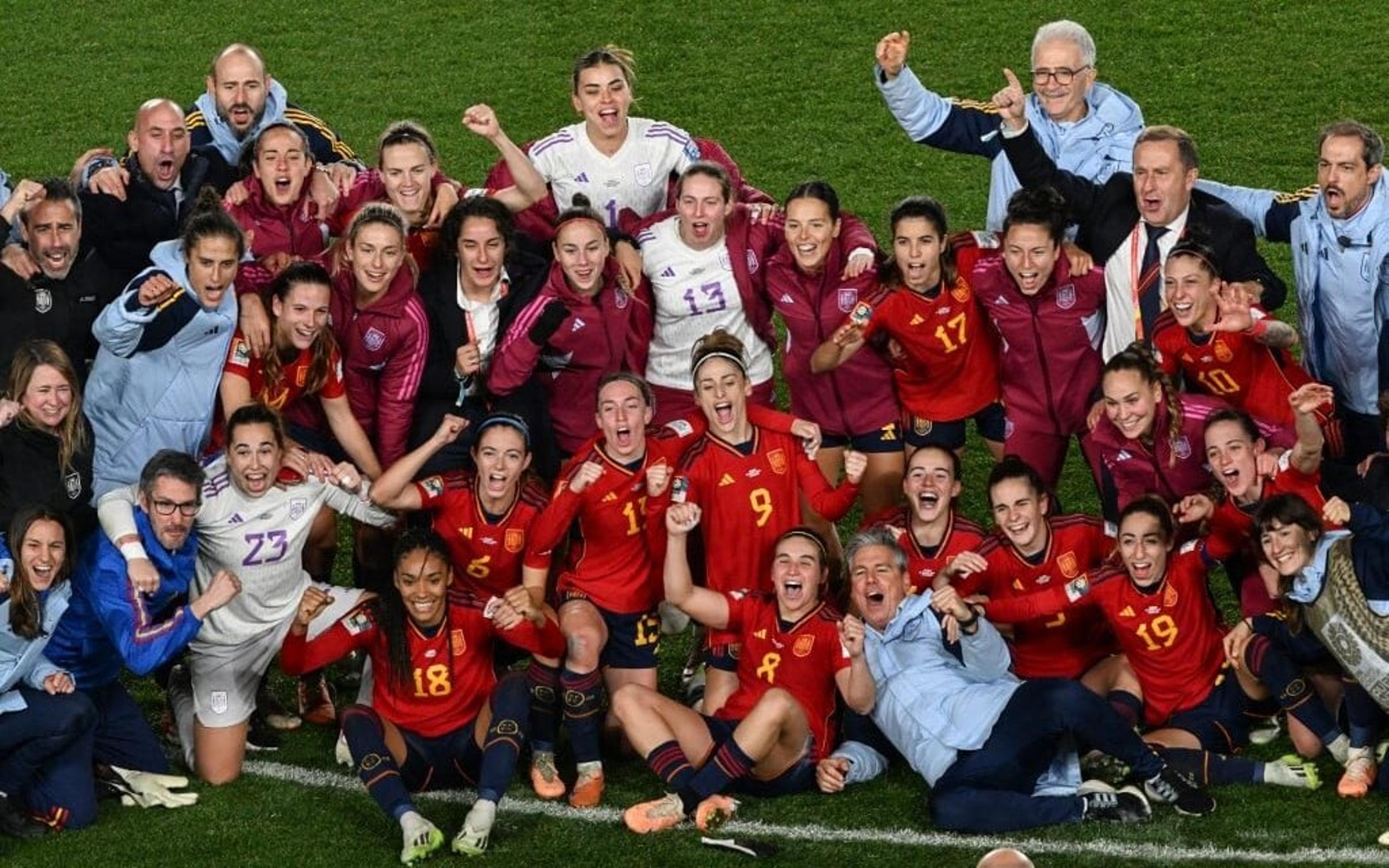 Ana Thaís exalta título da Espanha na Copa mesmo com climão entre jogadoras e técnico