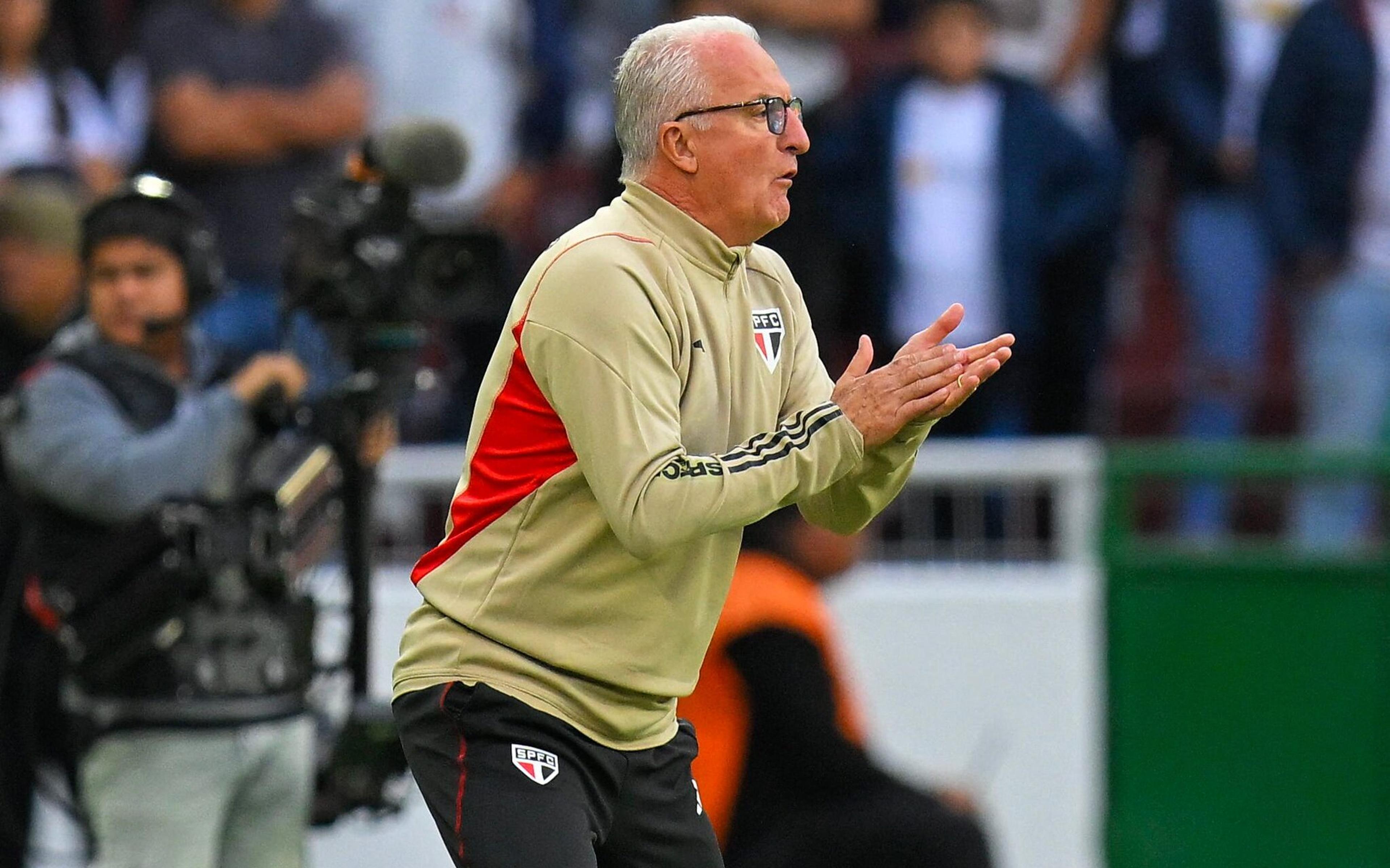 Dorival enaltece atuação da LDU, mas confia em nova virada do São Paulo pela Sul-Americana