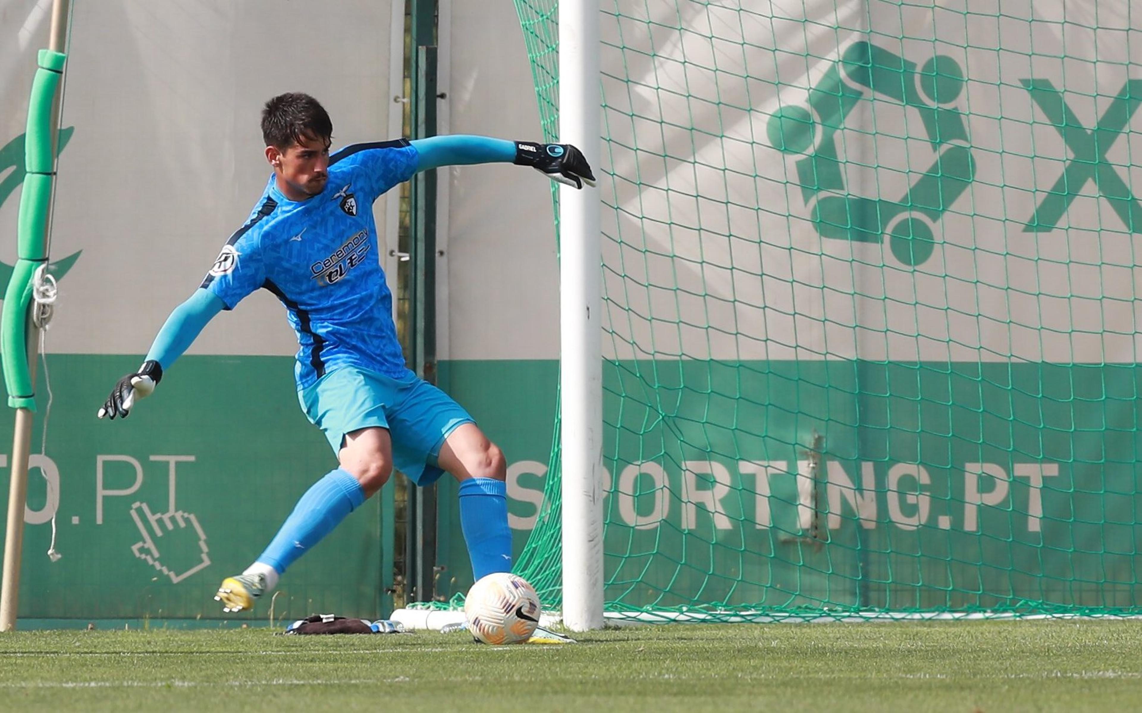 Emprestado pelo Bahia, Gabriel divide atividade entre sub-23 e profissional no Portimonense