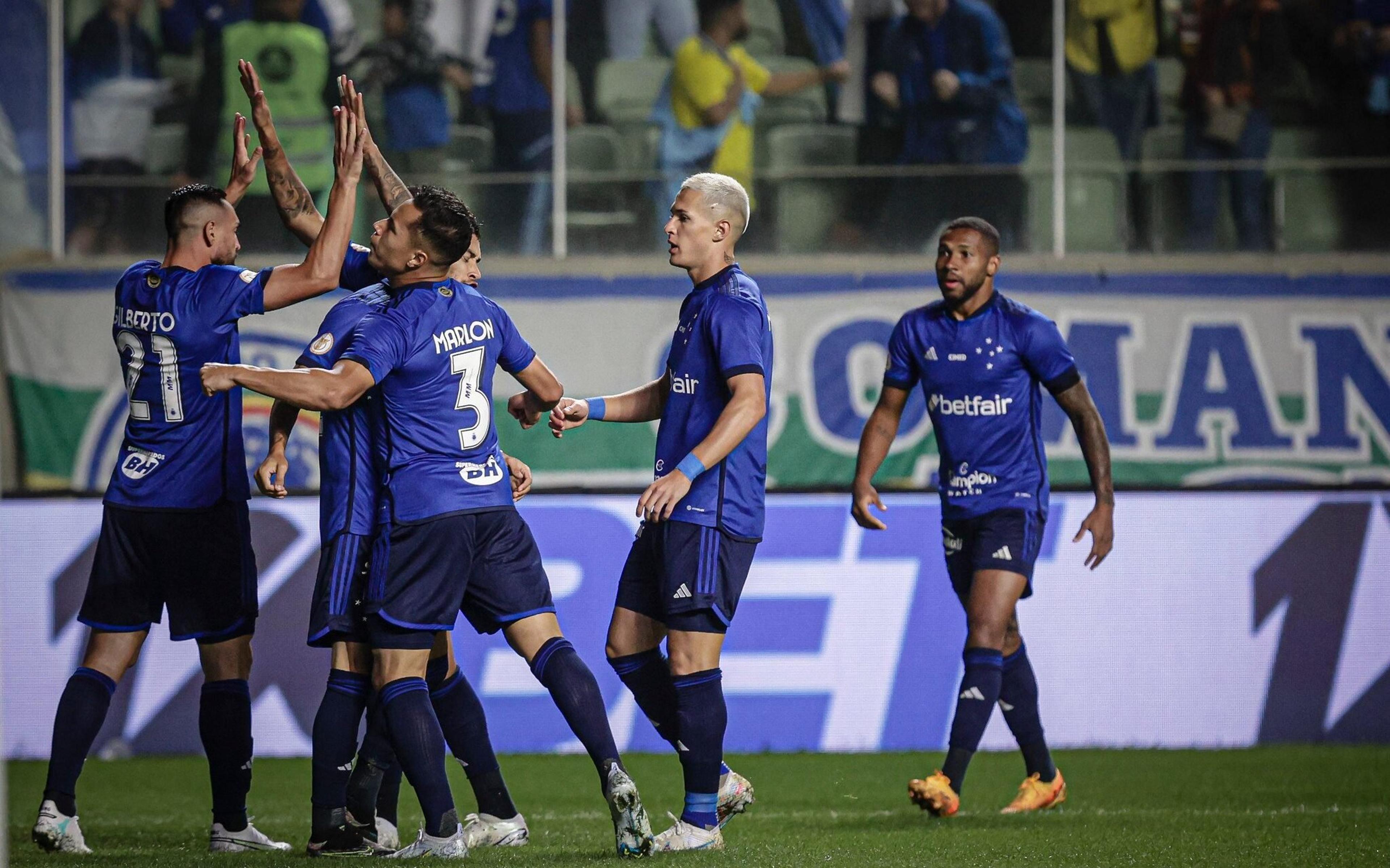 Com três alterações, Cruzeiro divulga escalação para a partida contra o Botafogo