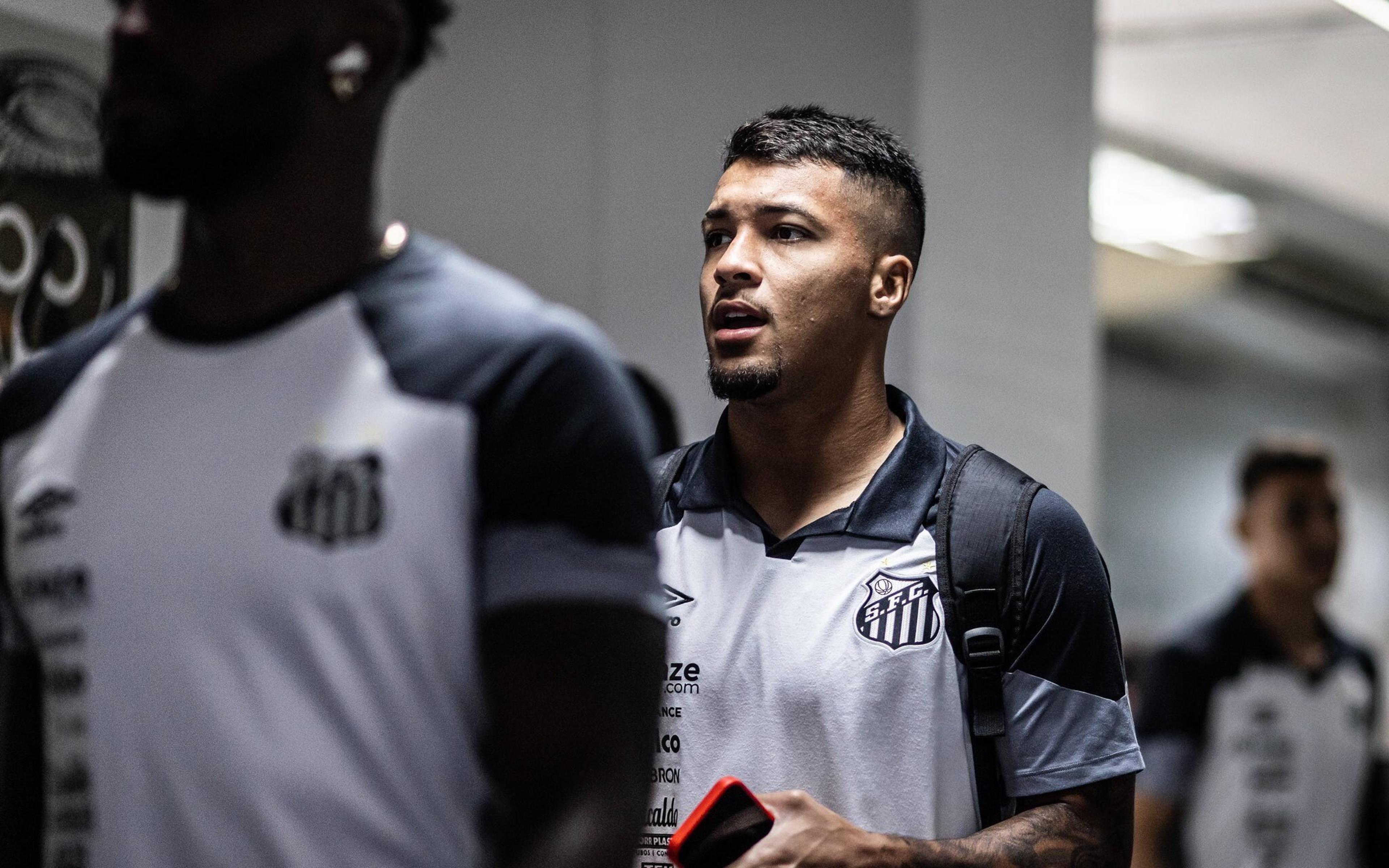 Santos estuda proposta da Roma por Marcos Leonardo, e atacante falta ao treino