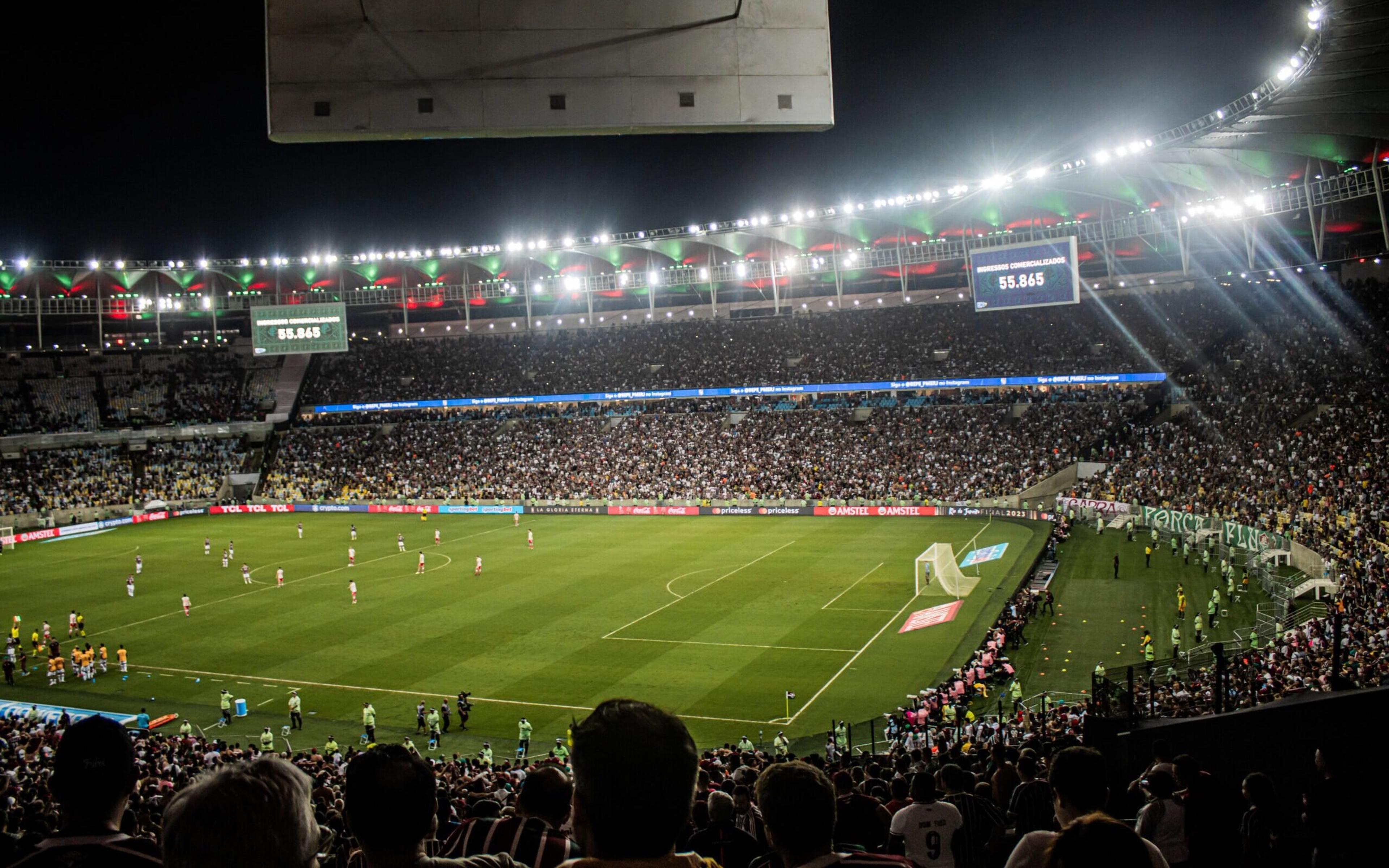 Torcedores do Argentinos Juniors são detidos por racismo e violência durante jogo contra Fluminense