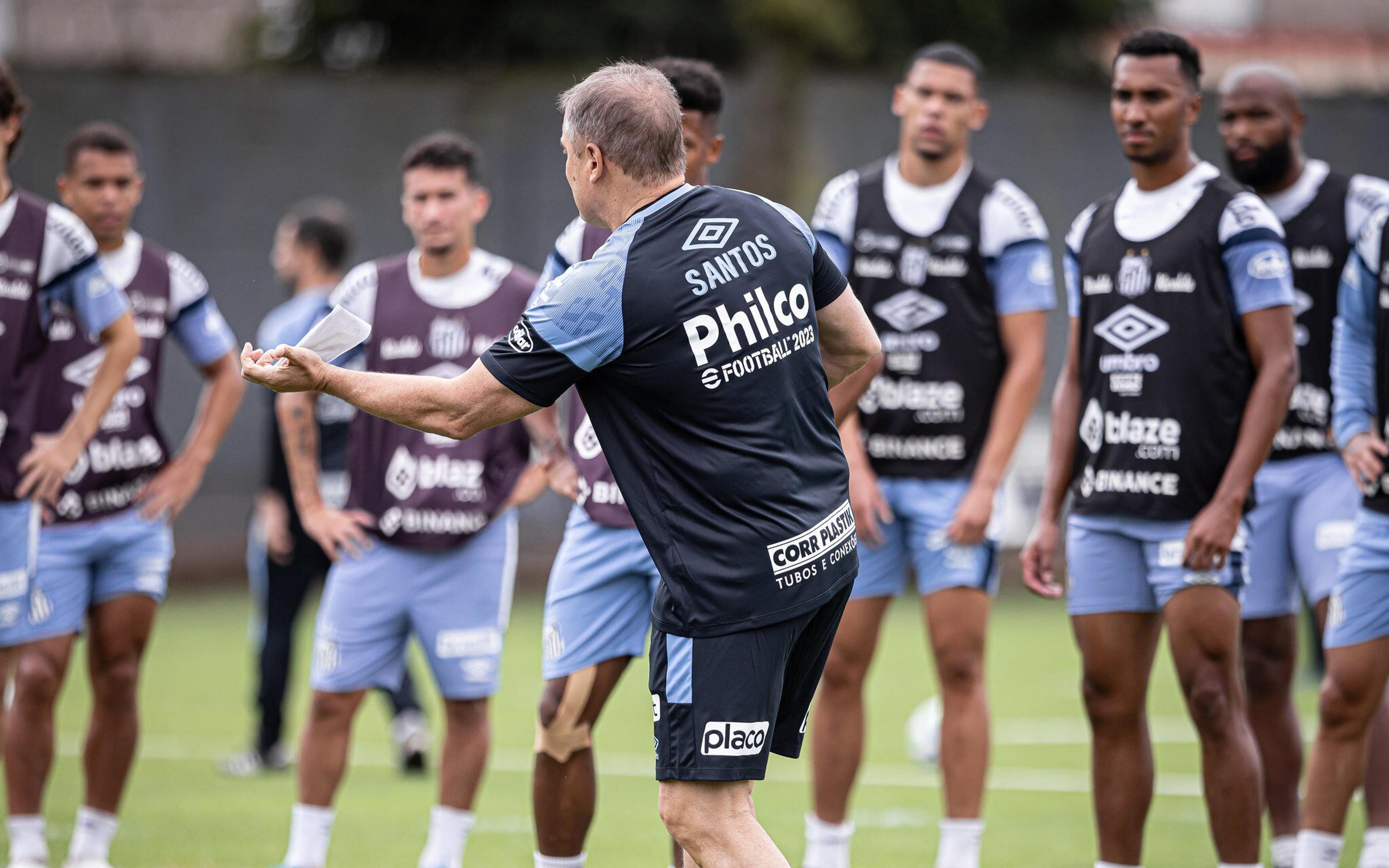 Aguirre deve contar com retorno de quatro titulares do Santos contra o Grêmio