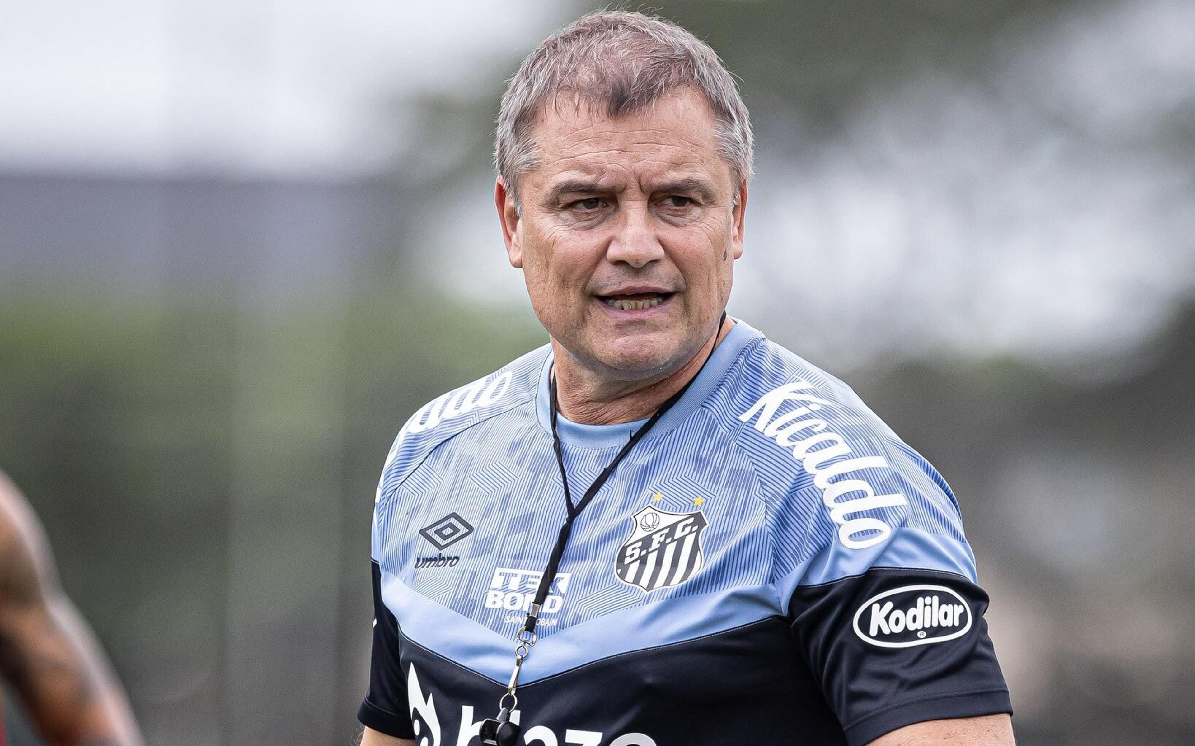 Fica ou sai? Aguirre responde sobre futuro de Marcos Leonardo no Santos