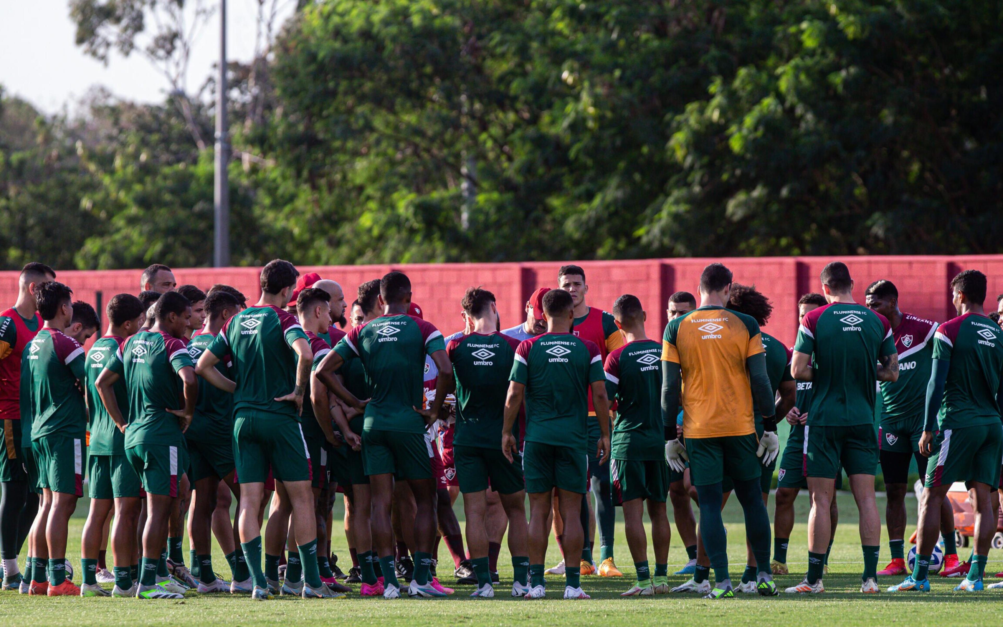 Fluminense embarca para Porto Alegre com quatro desfalques e sem Alexsander