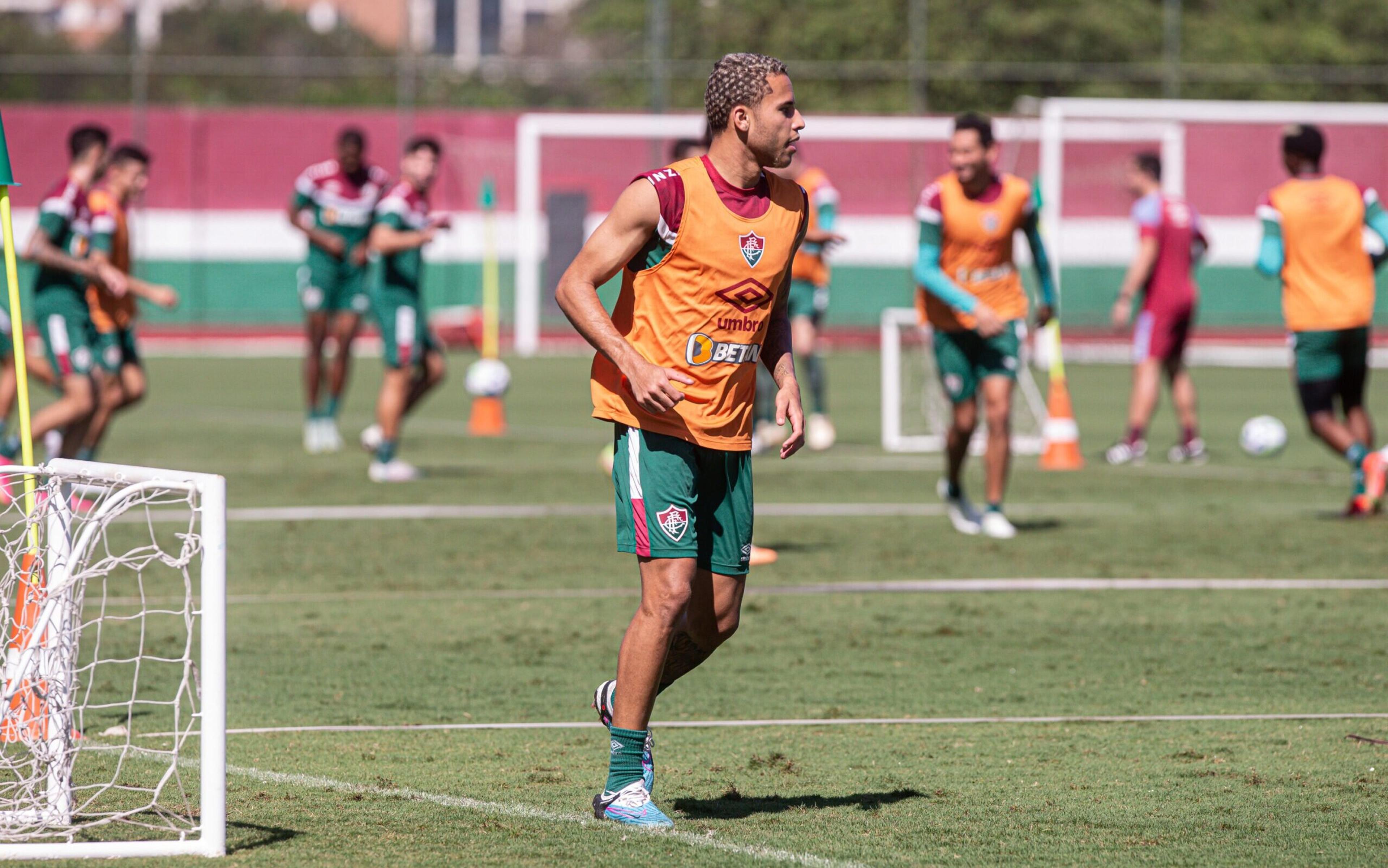 Fernando Diniz tem Alexsander como trunfo no retorno do meia ao Fluminense contra o América-MG