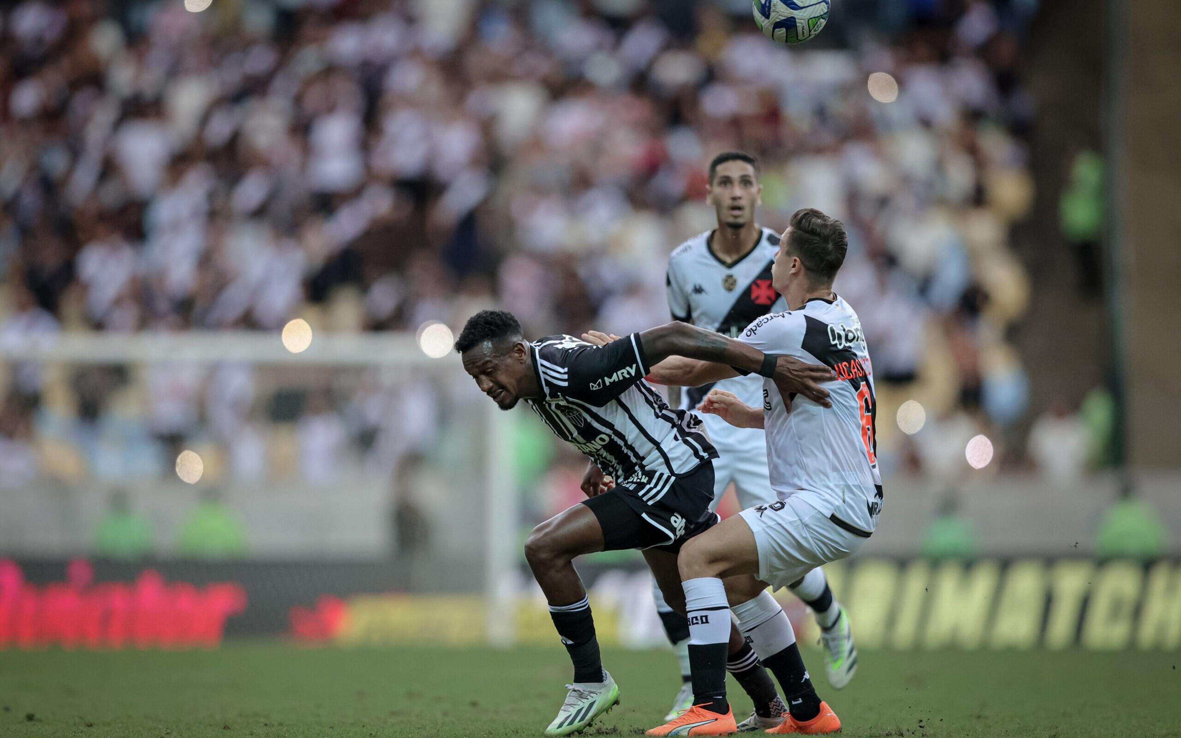 Pracidelli comenta sobre a falta de Pavón no jogo contra o Vasco