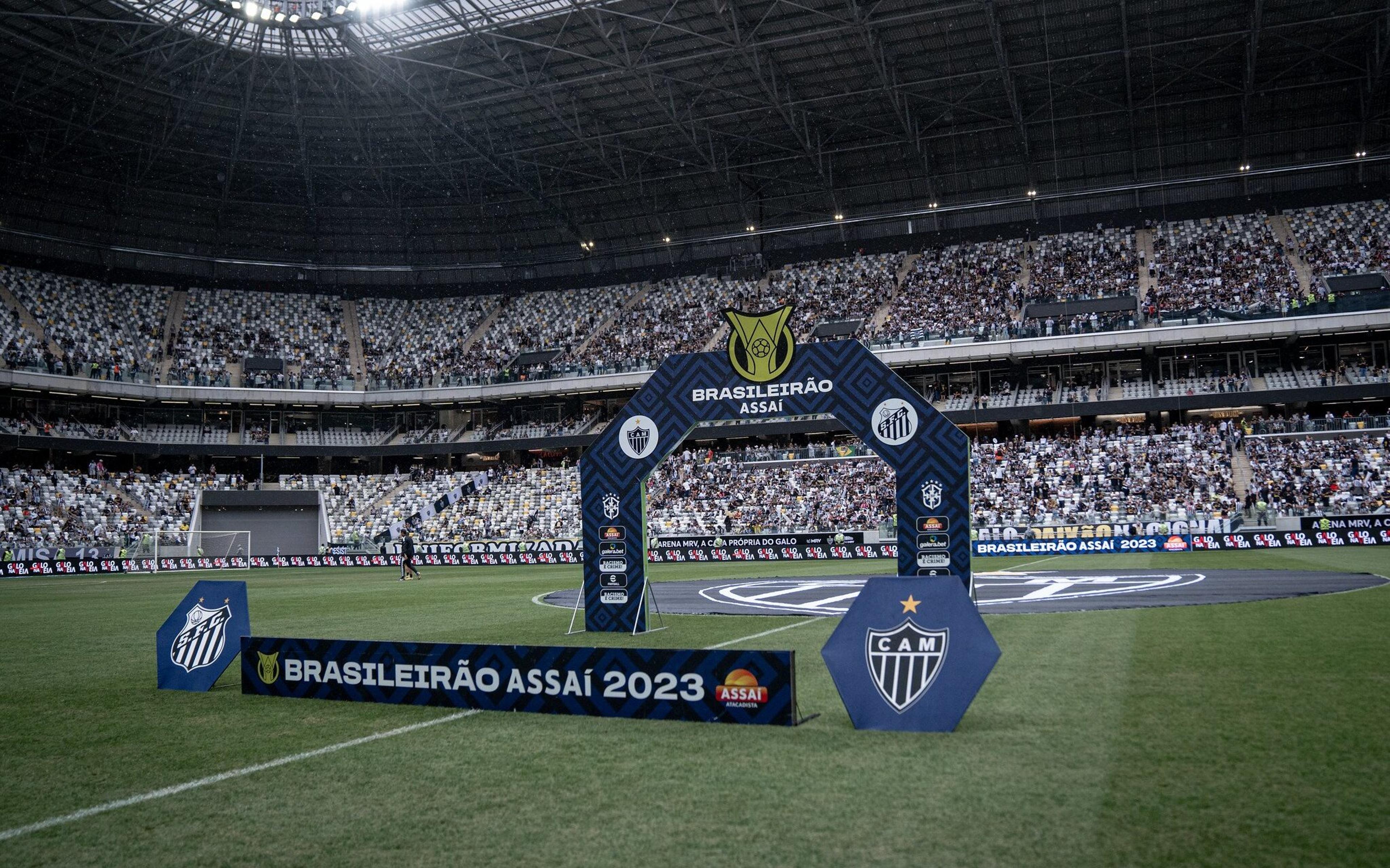 Falhas e lâmpadas do Allianz: Gramado da Arena MRV vira ponto ‘negativo’ na inauguração