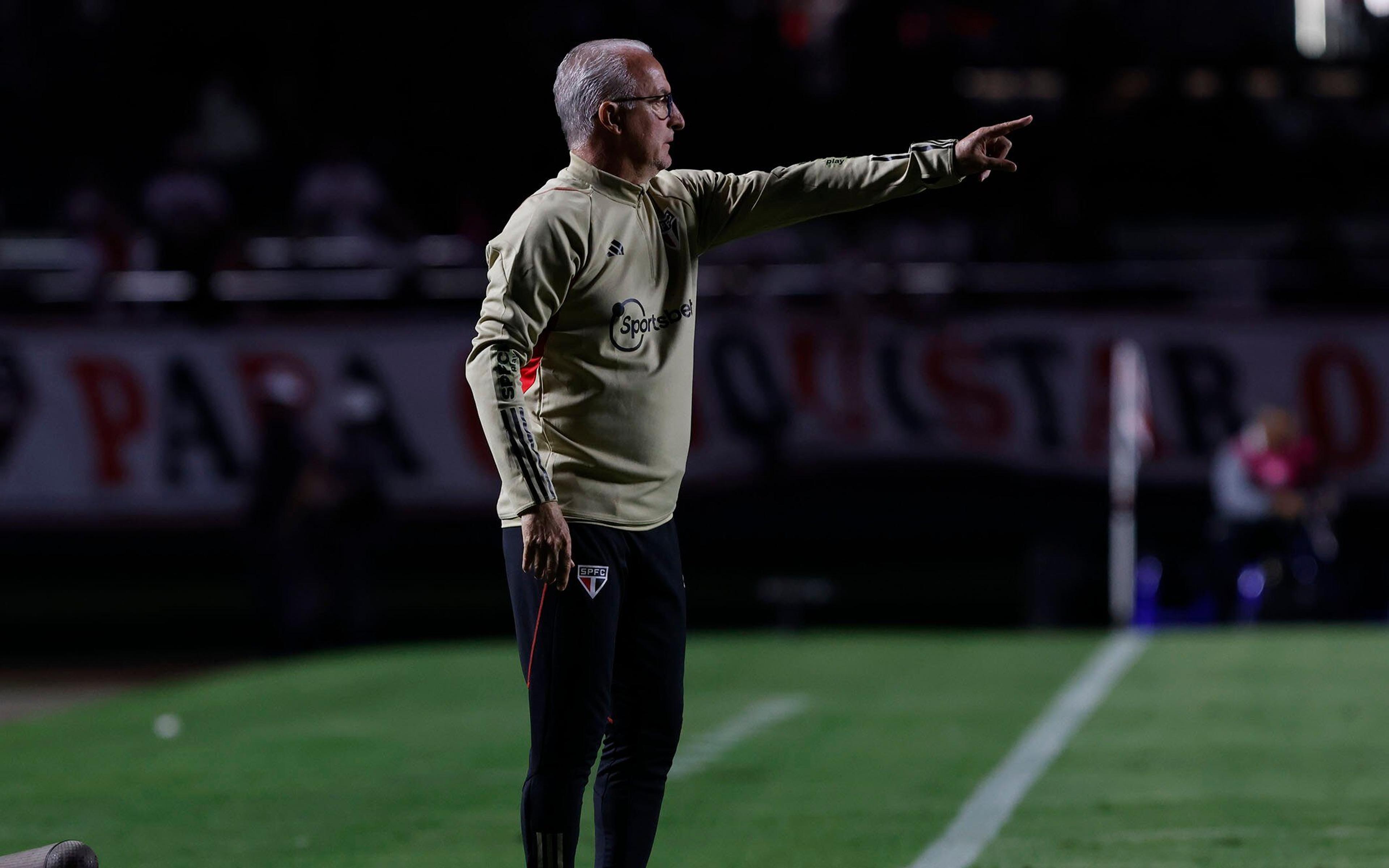 Dorival sai em defesa de James Rodríguez após pênalti perdido em eliminação do São Paulo