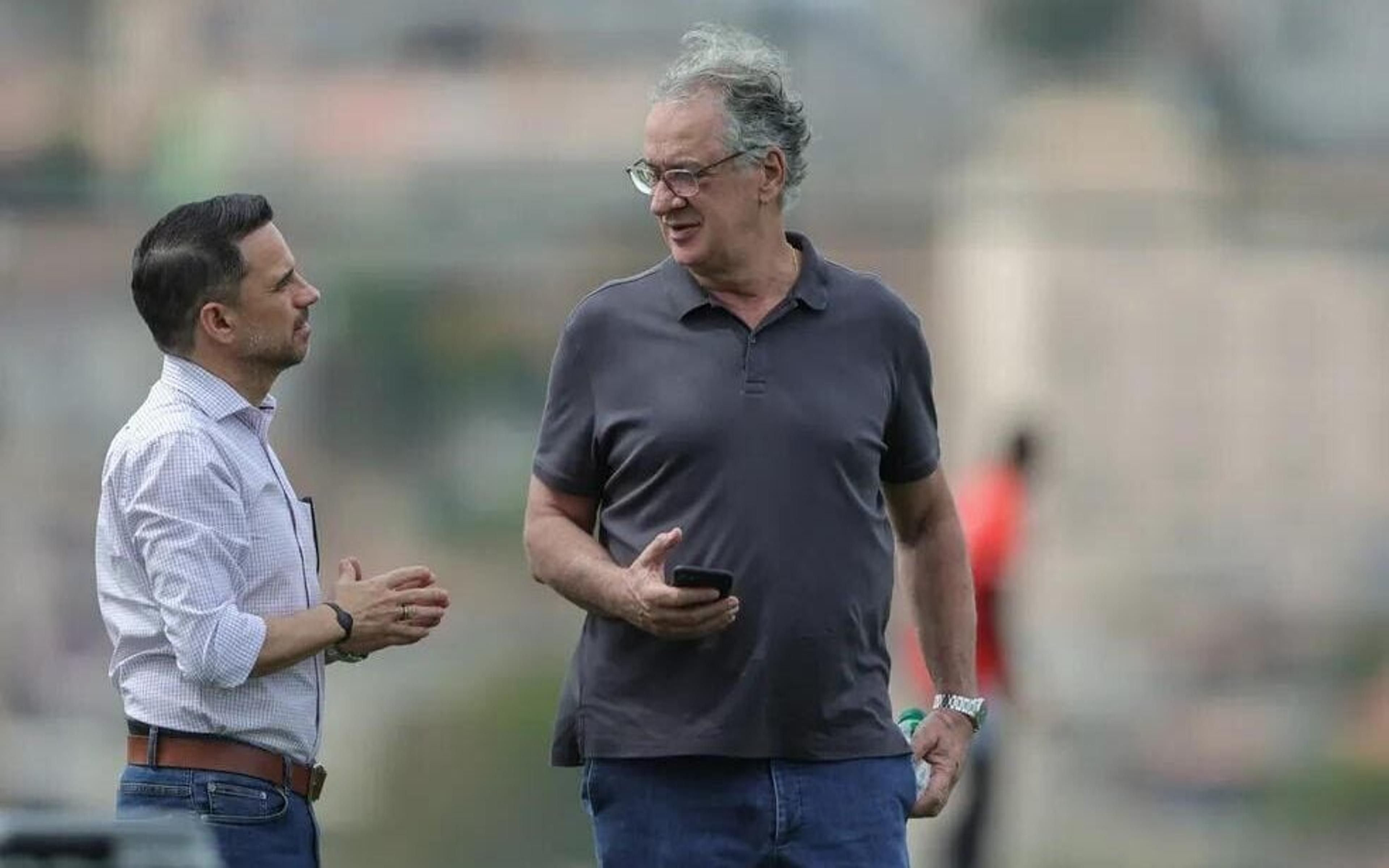 Presidente do Galo marca presença em treino