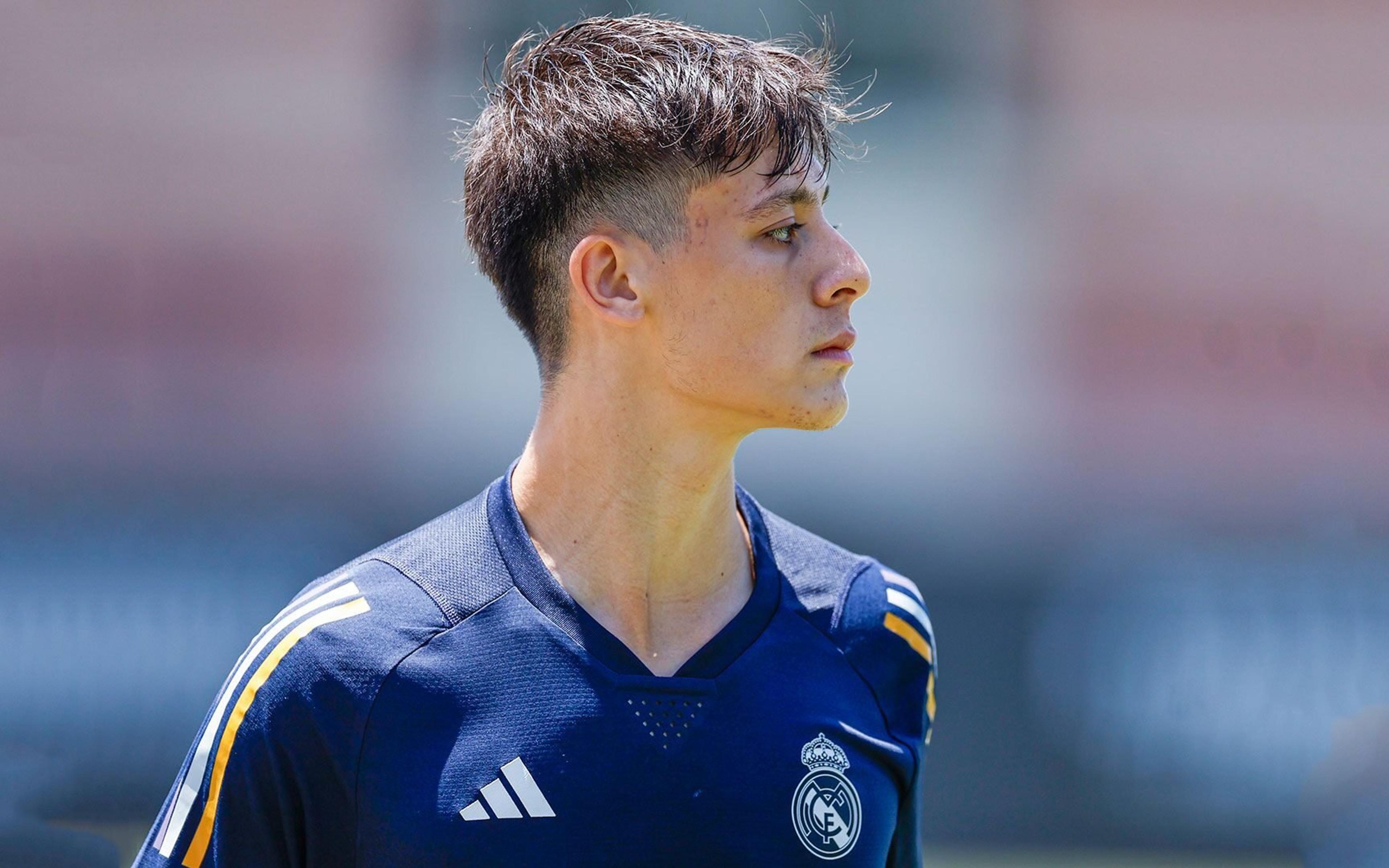 Jovem promessa do Real Madrid passa por cirurgia no joelho e adia estreia na temporada