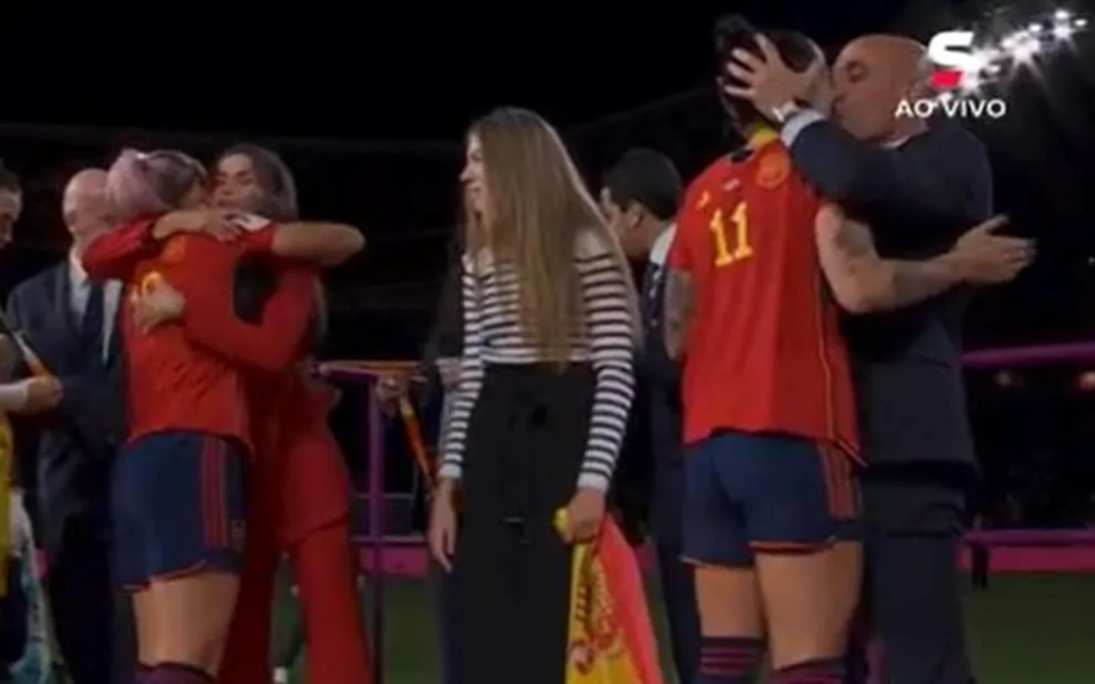 Jenni Hermoso desmente ação consentida dita por Rubiales, e jogadoras anunciam afastamento da seleção espanhola