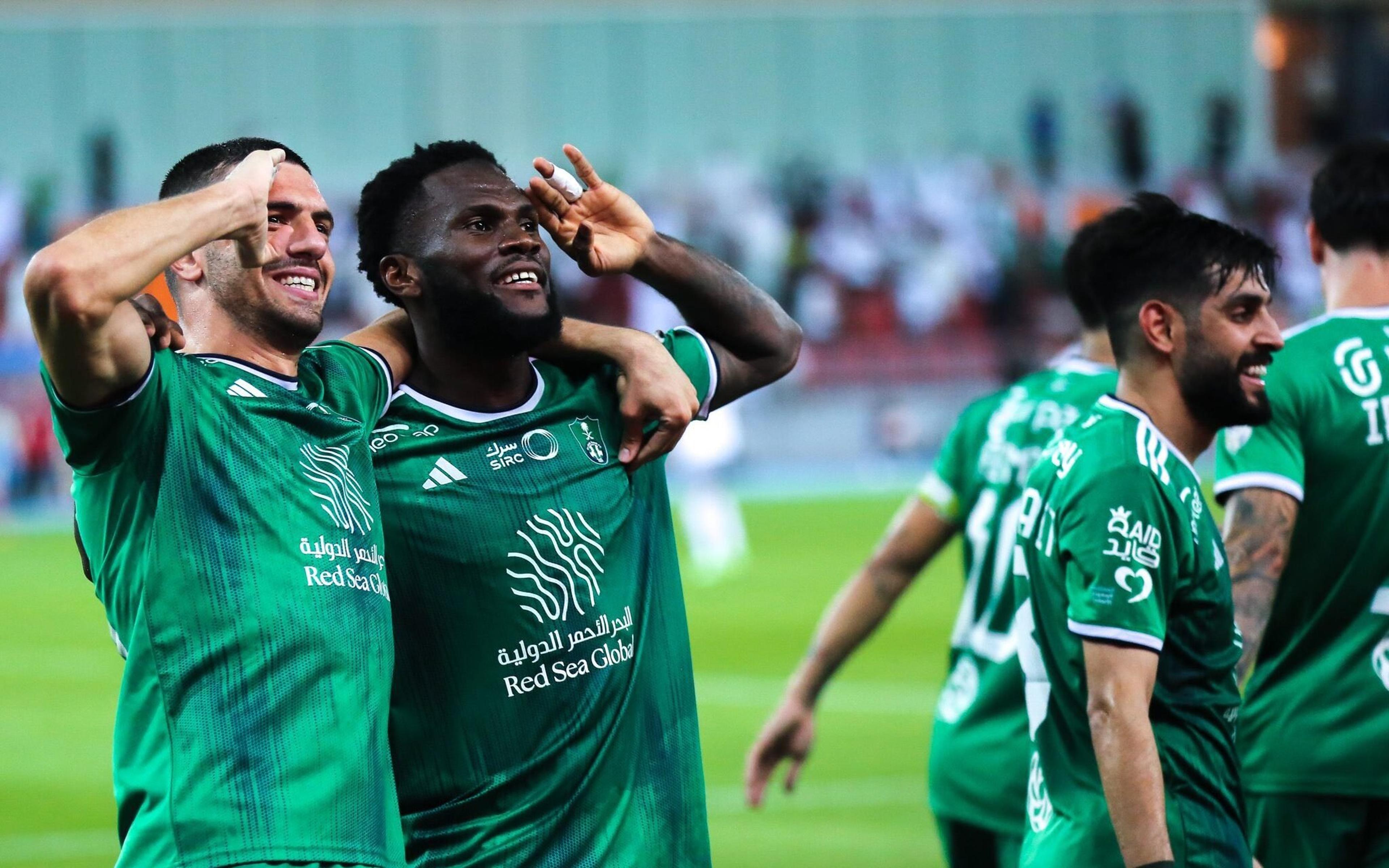 Firmino passa em branco, mas Al-Ahli vence Al Tai pelo Saudita com gols de Mahrez e Kessié