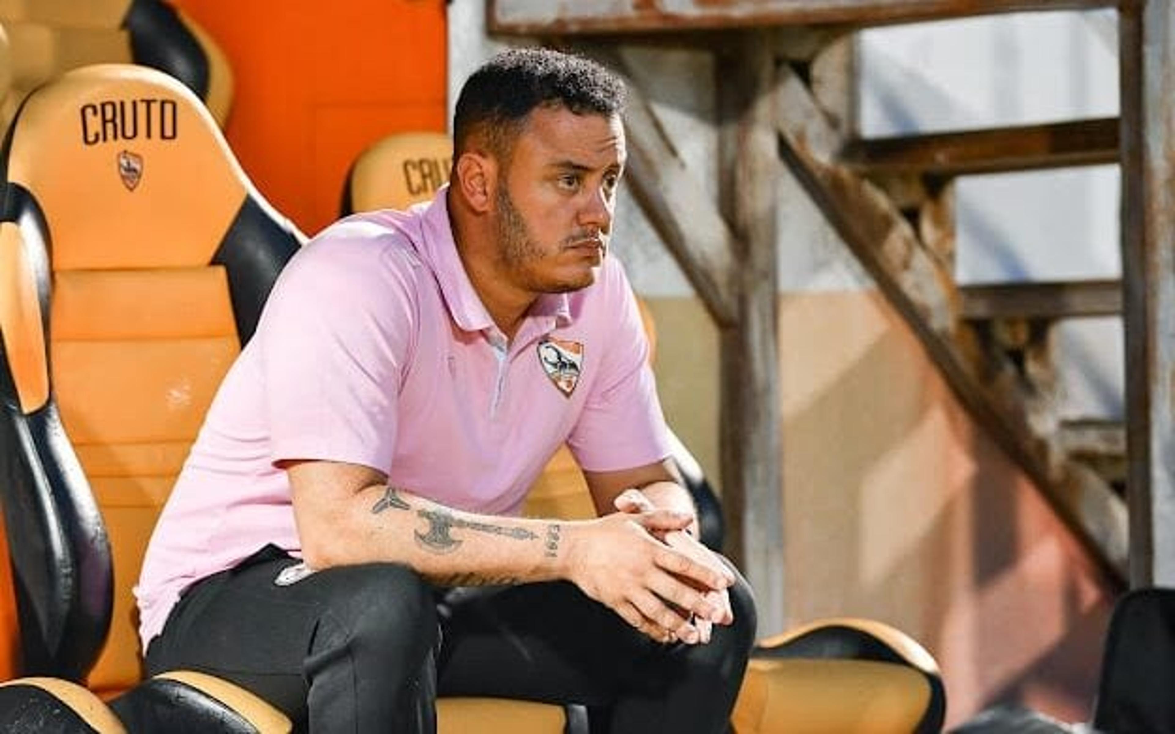 Técnico Gabriel Magalhães se aproxima do fim da pré-temporada com o Chiangrai United e visa estreia na Thai League 1