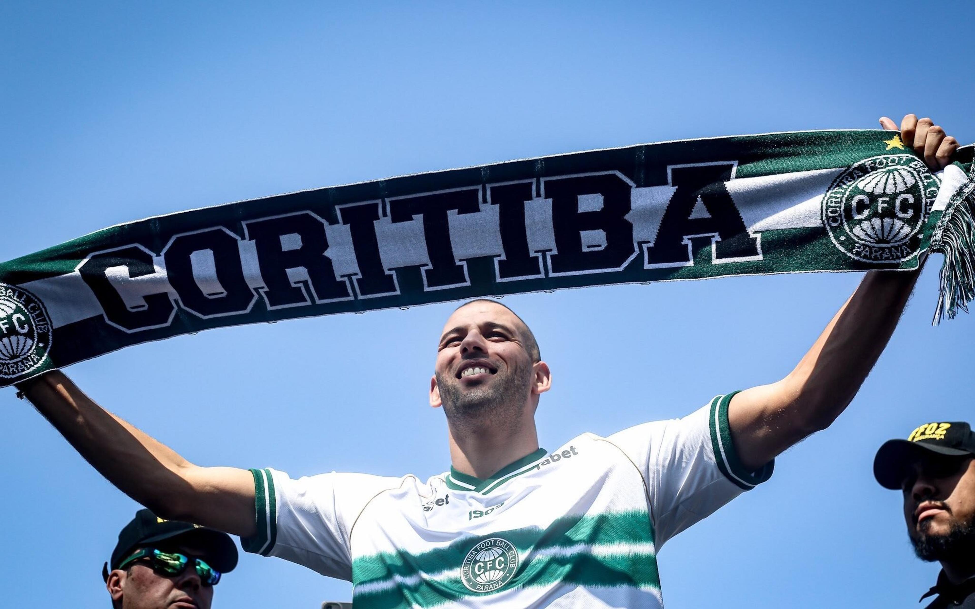 Quem é Slimani, reforço argelino do Coritiba?