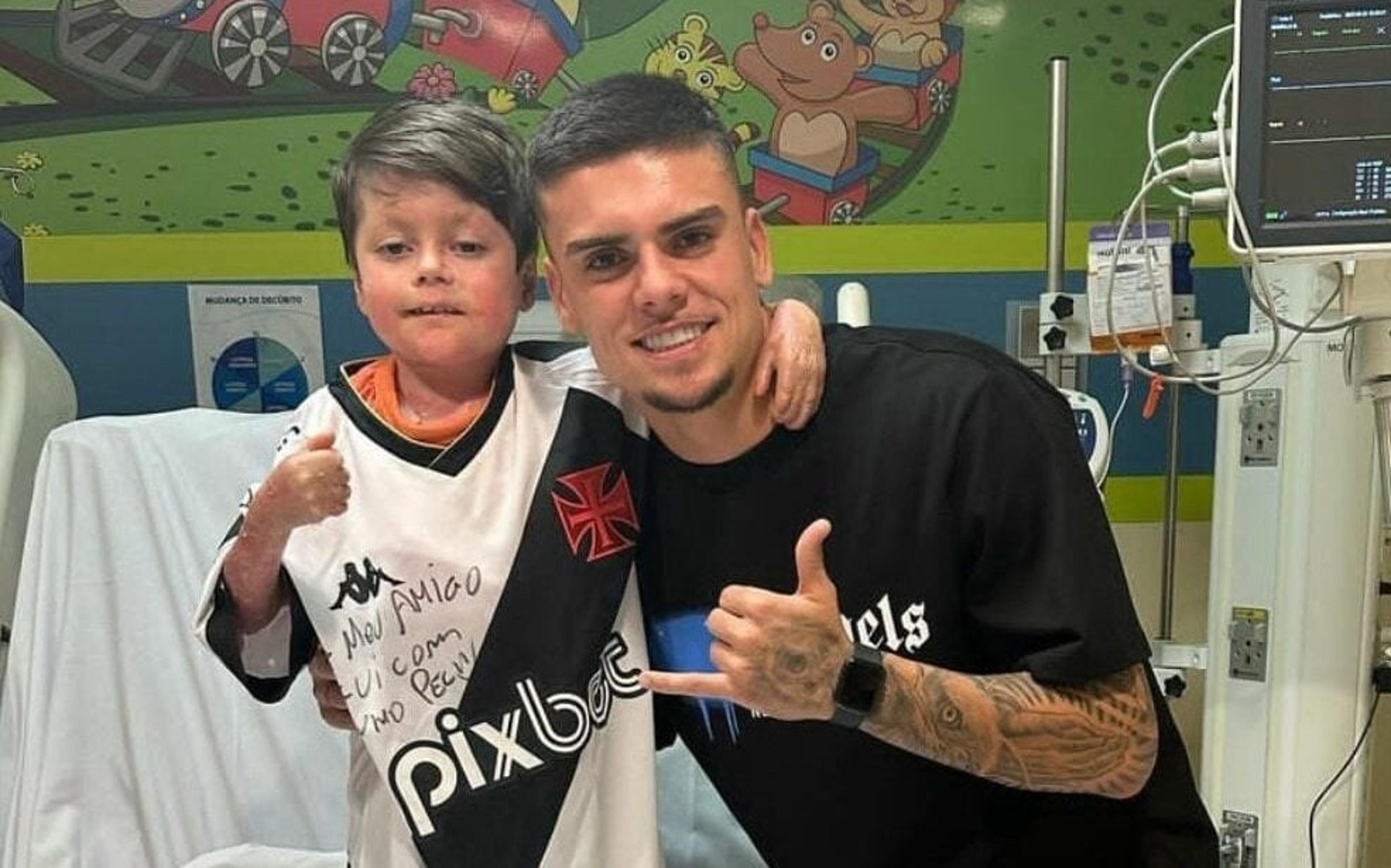 Gabriel Pec entrará em jogo do Vasco com menino que ficou em coma por 16 dias