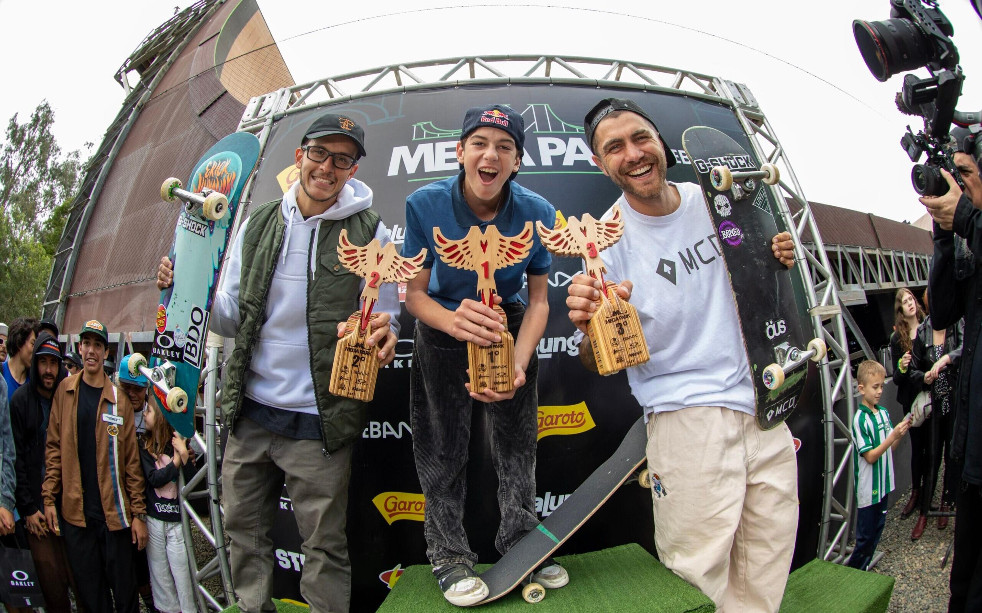 Gui Khury é bicampeão do Mega Park, complexo de skate no terreno dos próprios avós