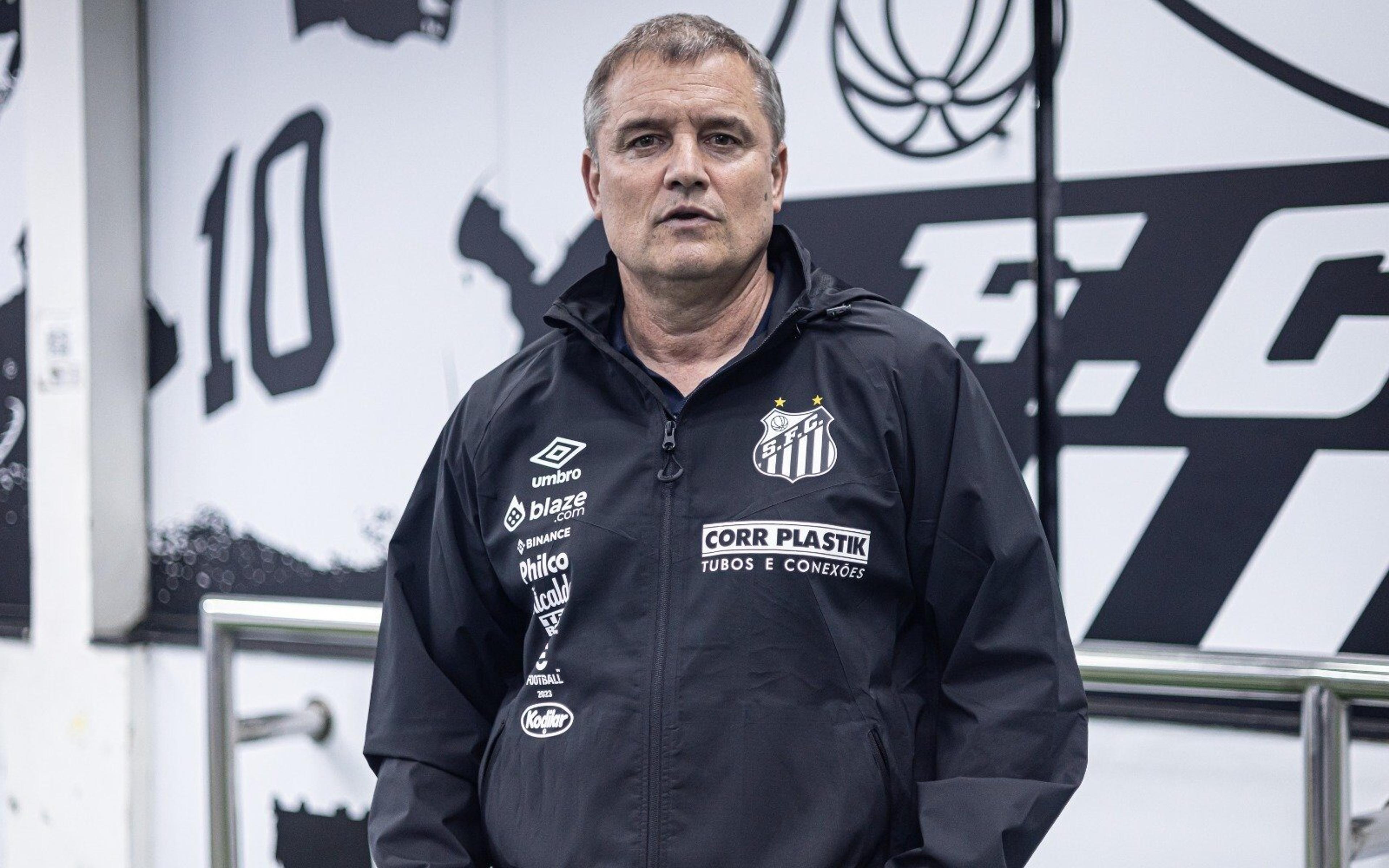 Santos apresenta o técnico Diego Aguirre; assista à coletiva!