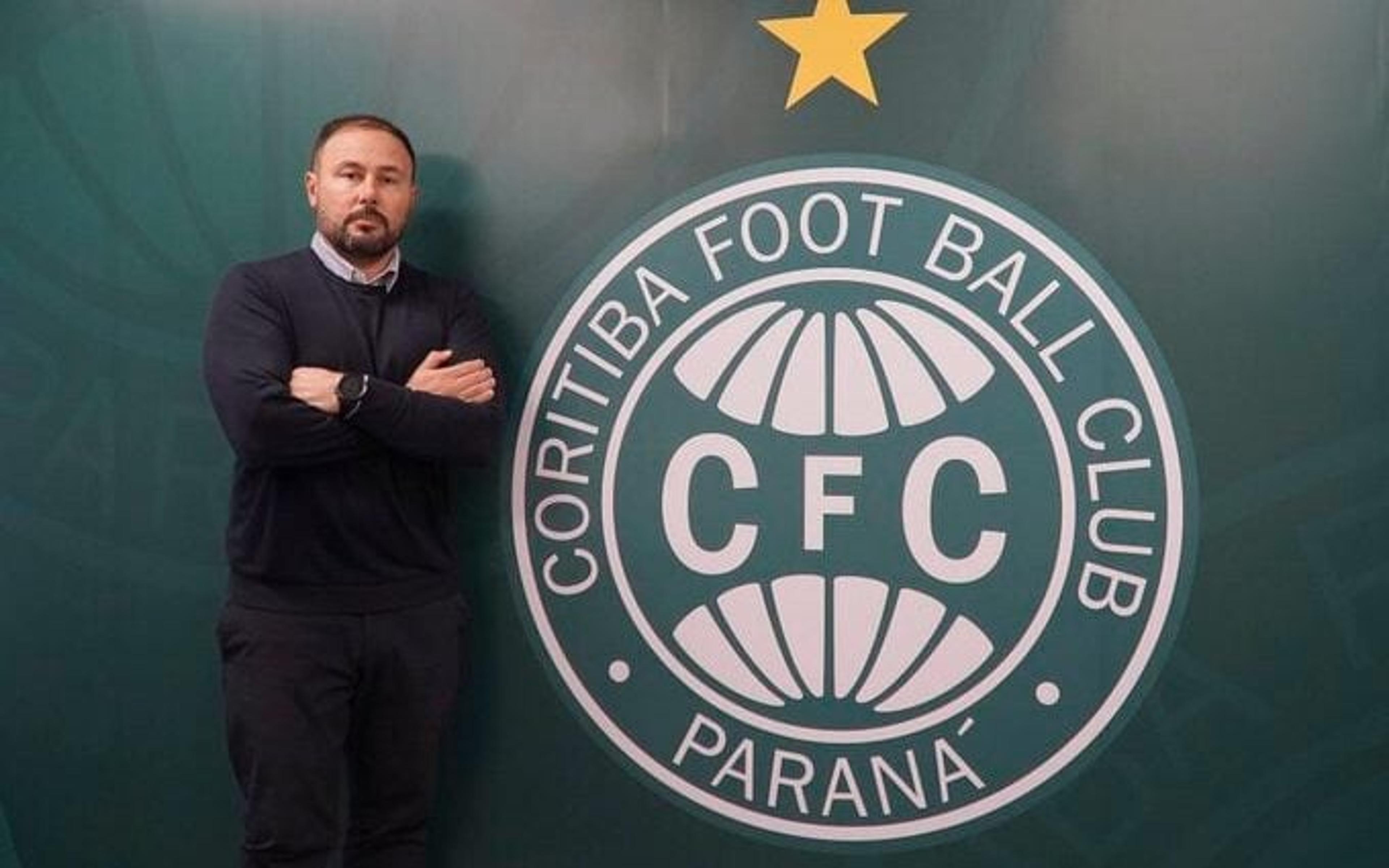 CEO do Coritiba comemora chegada de Slimani ao clube