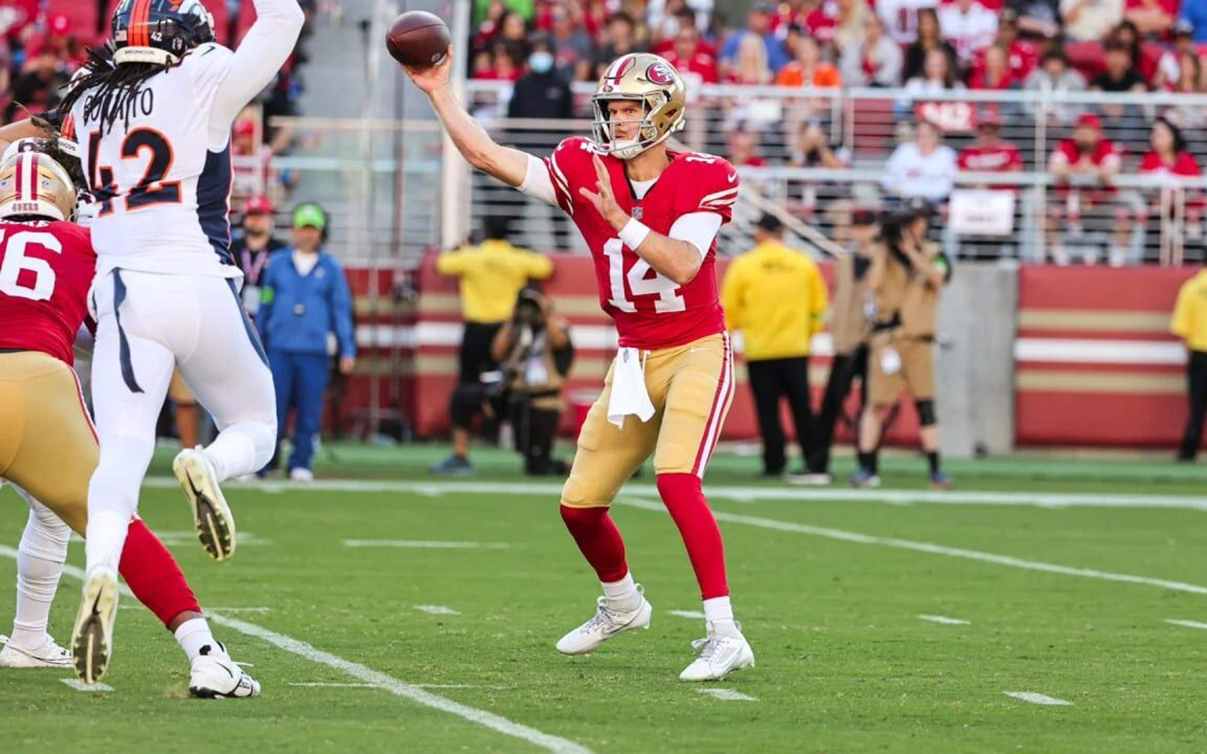 NFL: San Francisco 49ers define Sam Darnold como quarterback reserva para a temporada; Trey Lance vira terceira opção