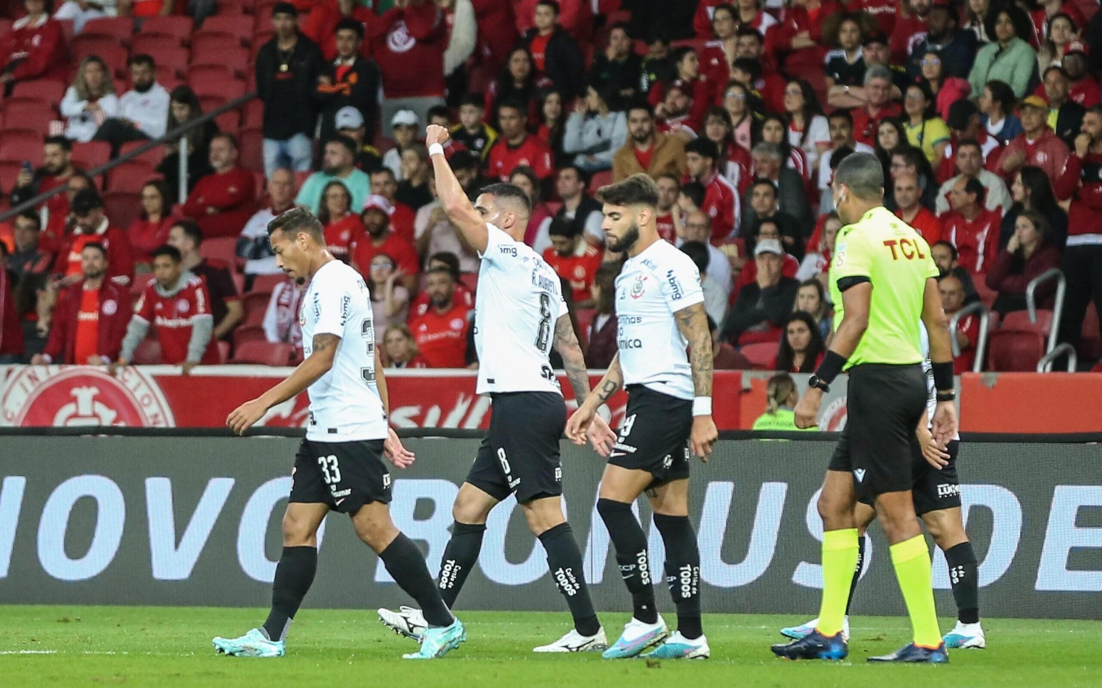 ATUAÇÕES: Renato Augusto é decisivo mais uma vez, mas falhas defensivas impedem Corinthians de vencer o Internacional