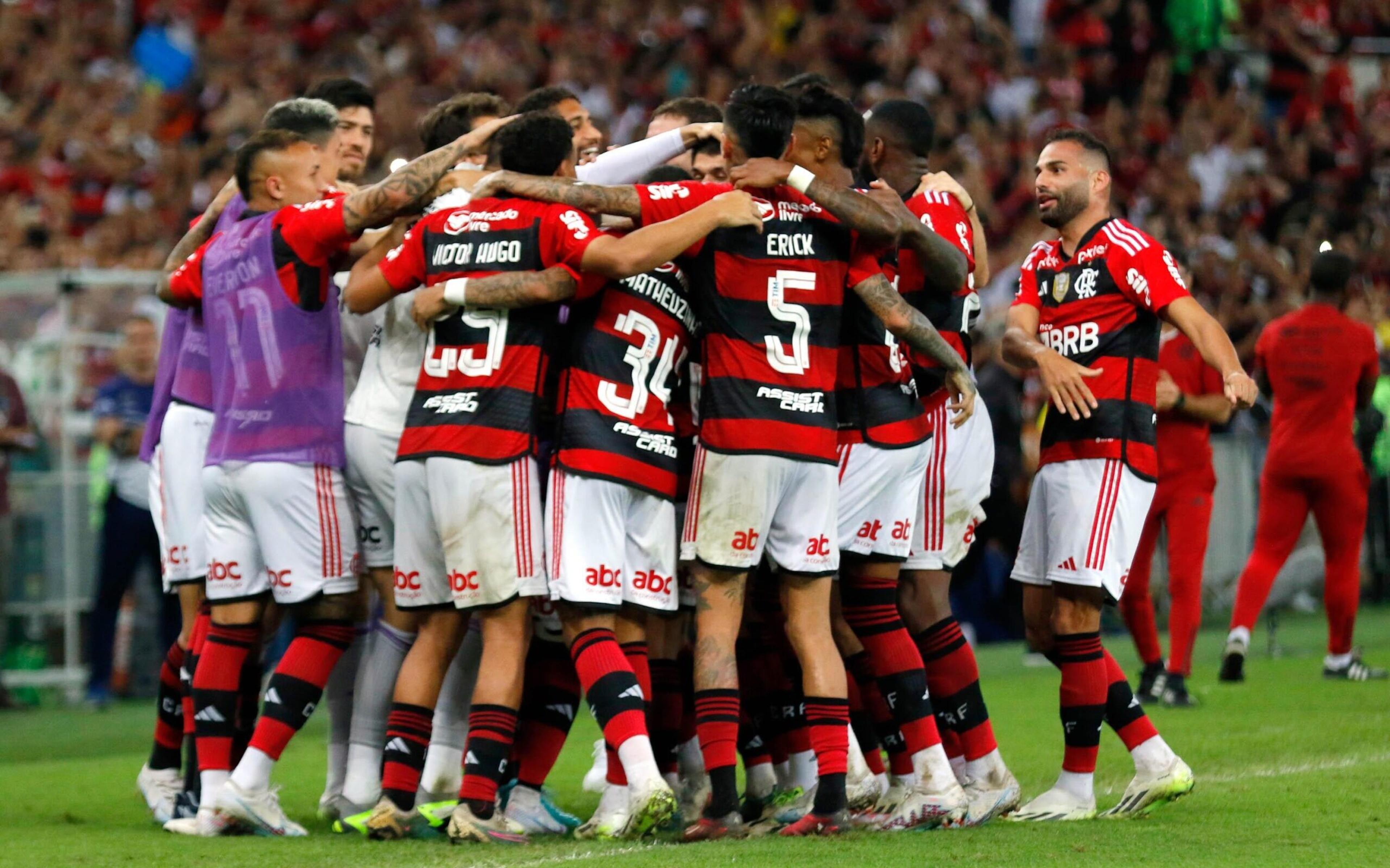 Torcida do Flamengo dá show no Maracanã contra o Grêmio apesar da bronca pela eliminação na Libertadores