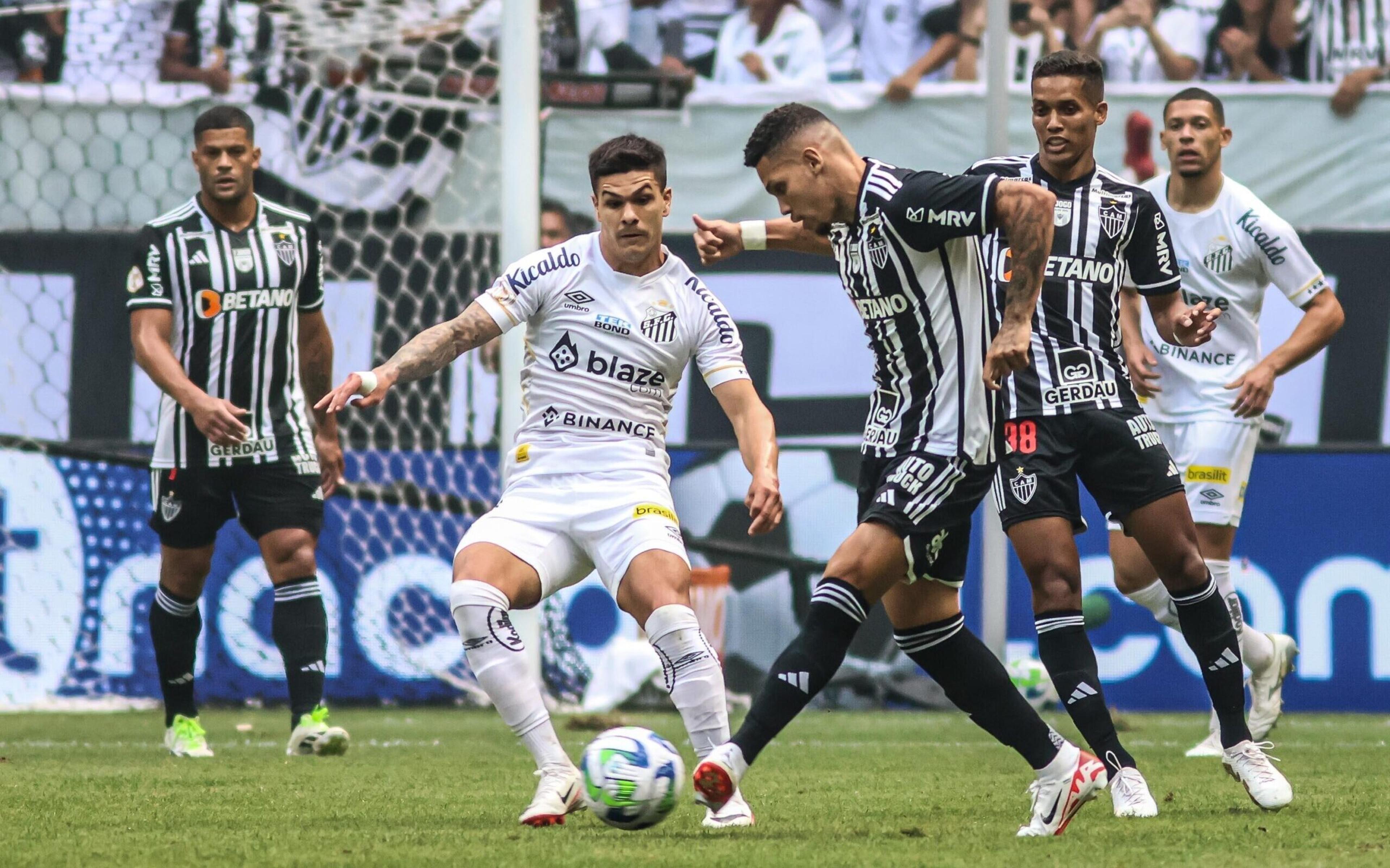 VÍDEO: Os melhores momentos da vitória do Atlético Mineiro sobre o Santos pelo Brasileirão