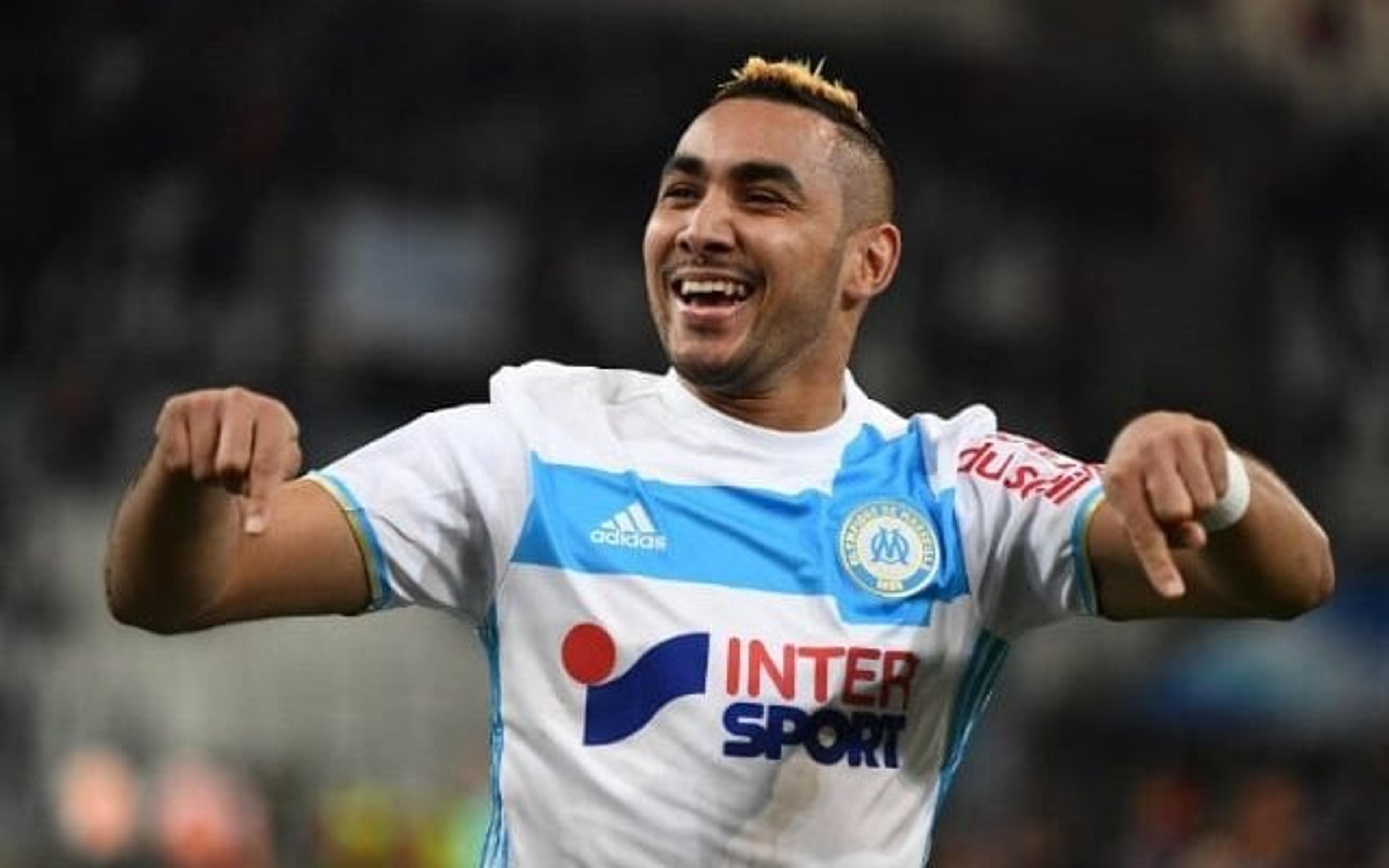 Vascaínos invadem Instagram de Dimitri Payet e pedem a contratação do jogador