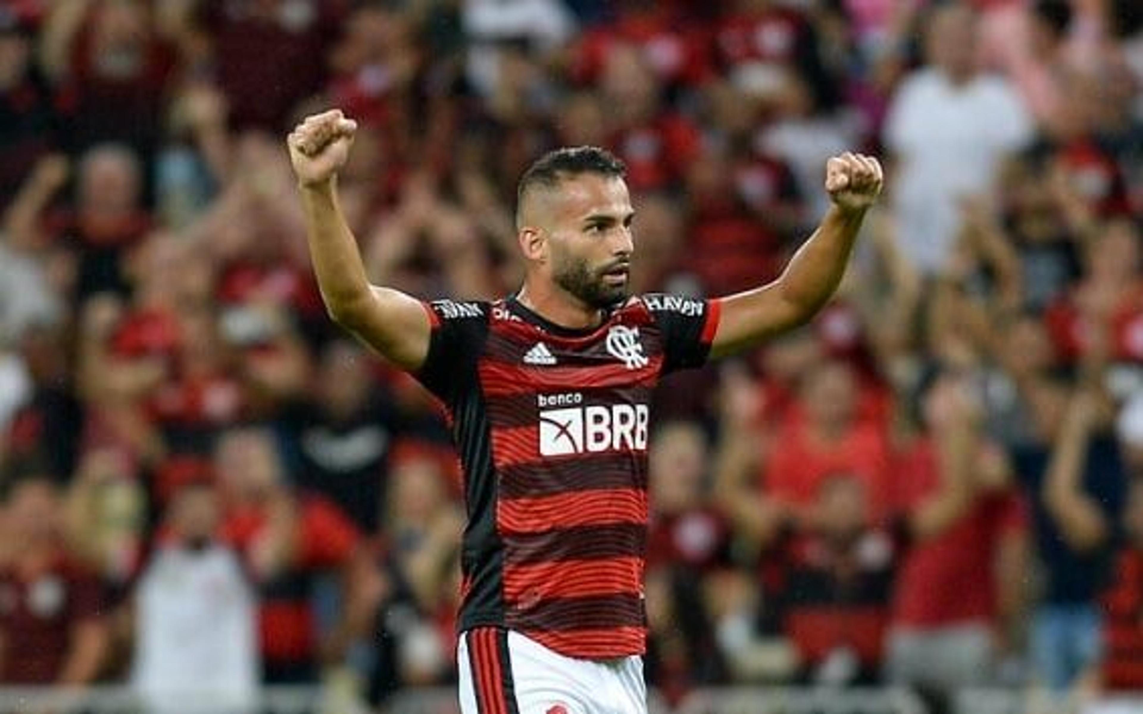 Torcedor declarado, Thiago Maia celebra 150 jogos pelo Flamengo: ‘Um sonho de todos os dias’