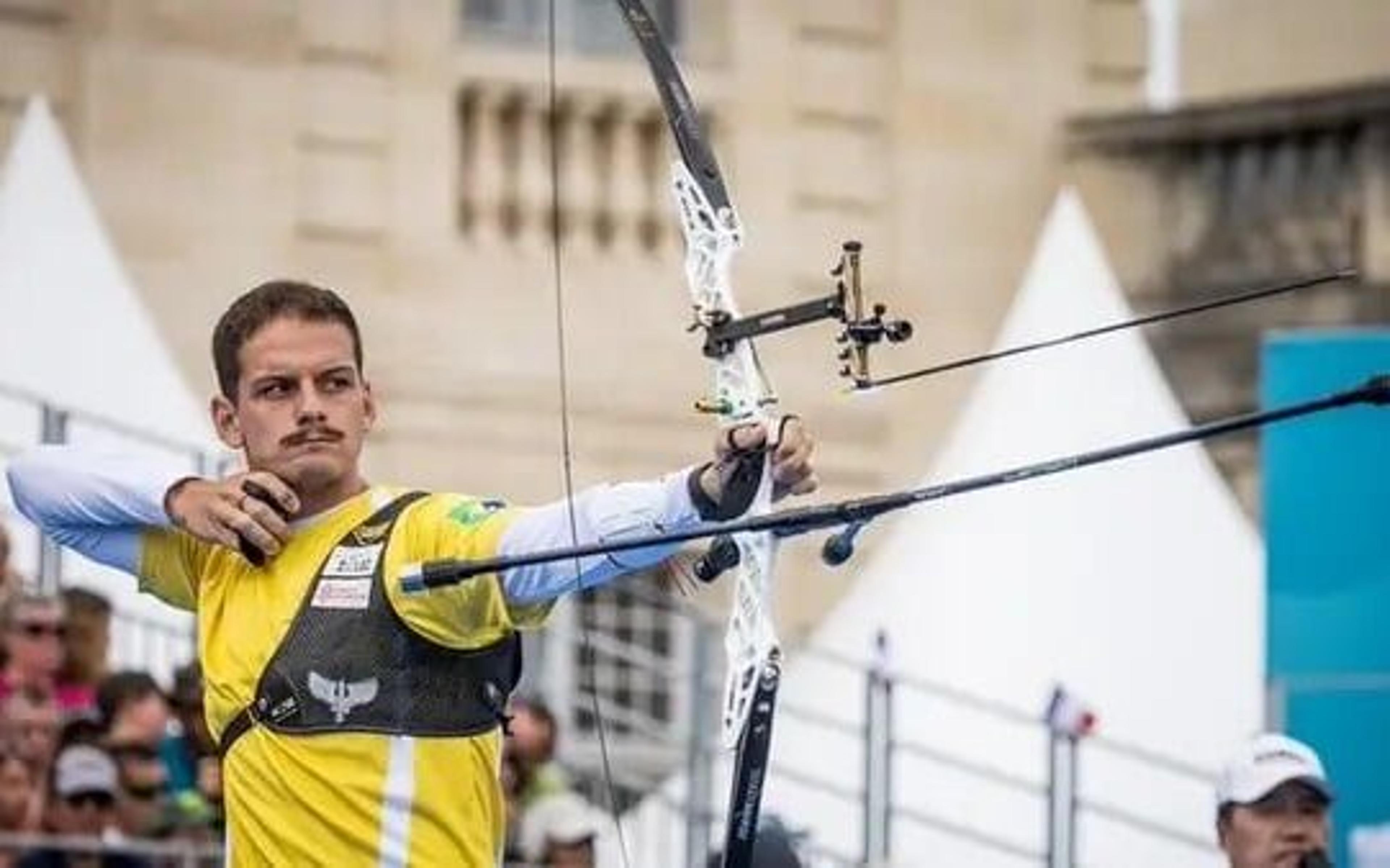 Marcus D’Almeida avança para a segunda rodada no Mundial de tiro com arco em Paris