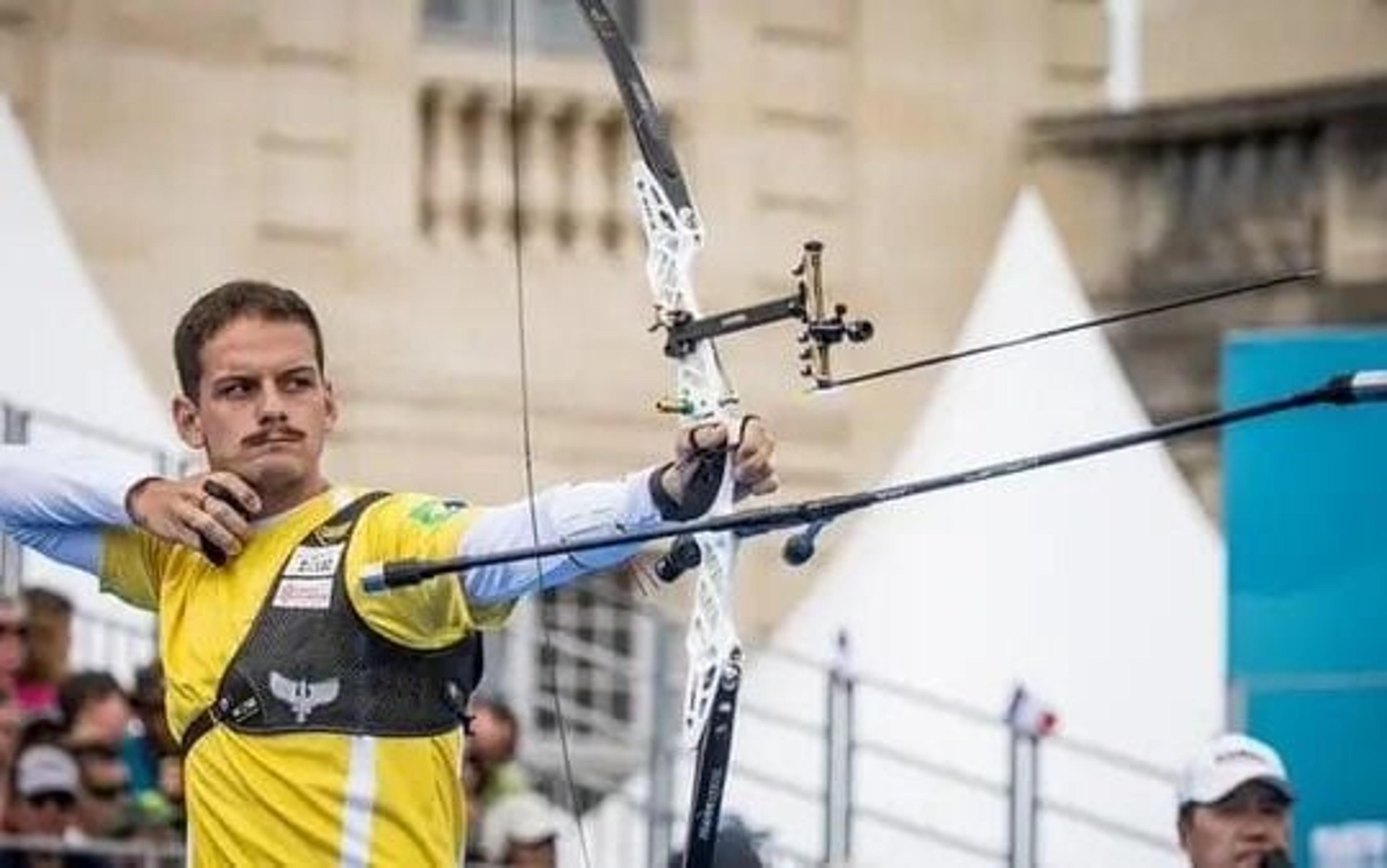 Com grande atuação, Marcos D’Almeida avança às quartas do Mundial de Tiro com Arco