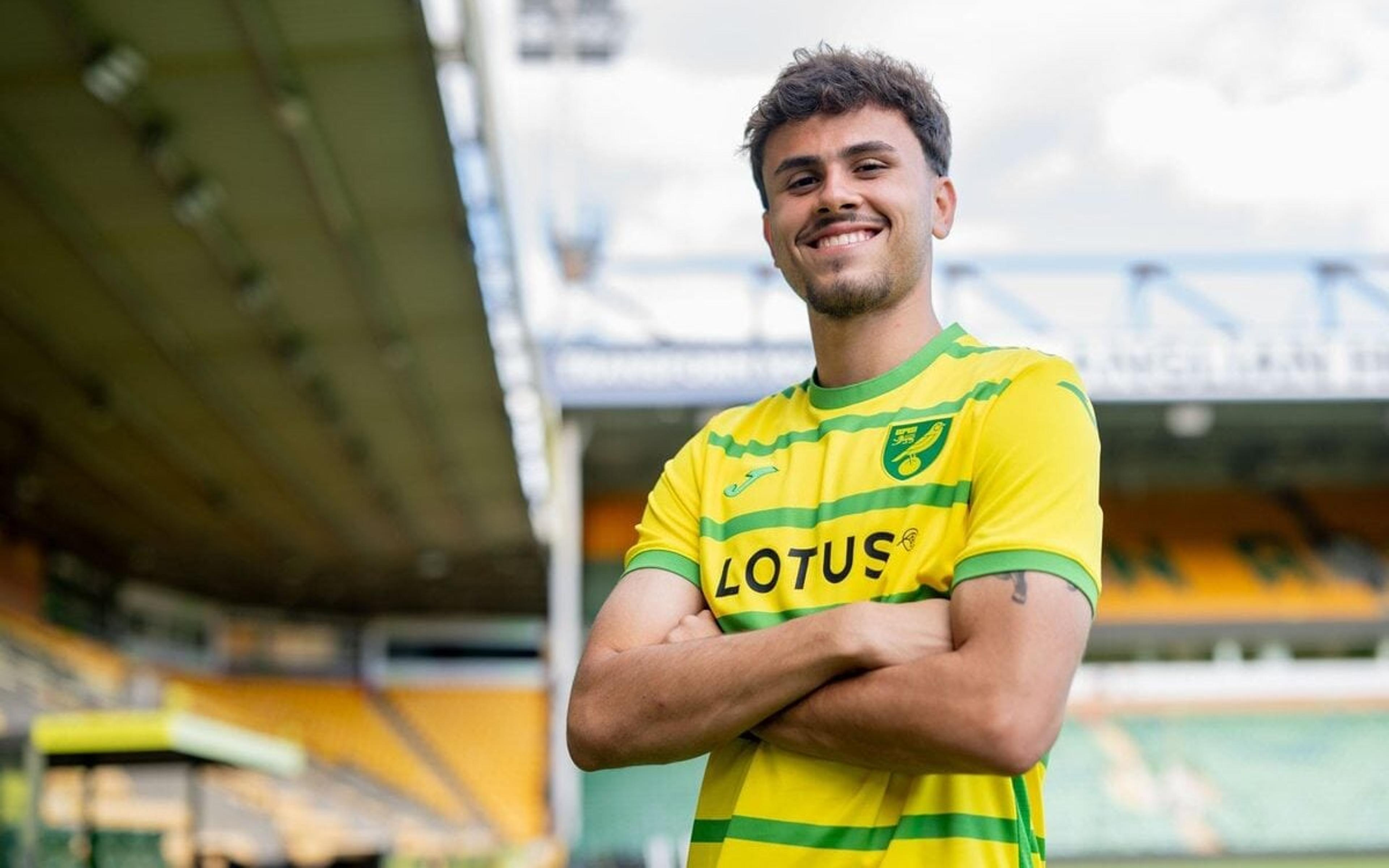 De contrato renovado com o Palmeiras, Pedro Lima é anunciado pelo Norwich e chega falando inglês