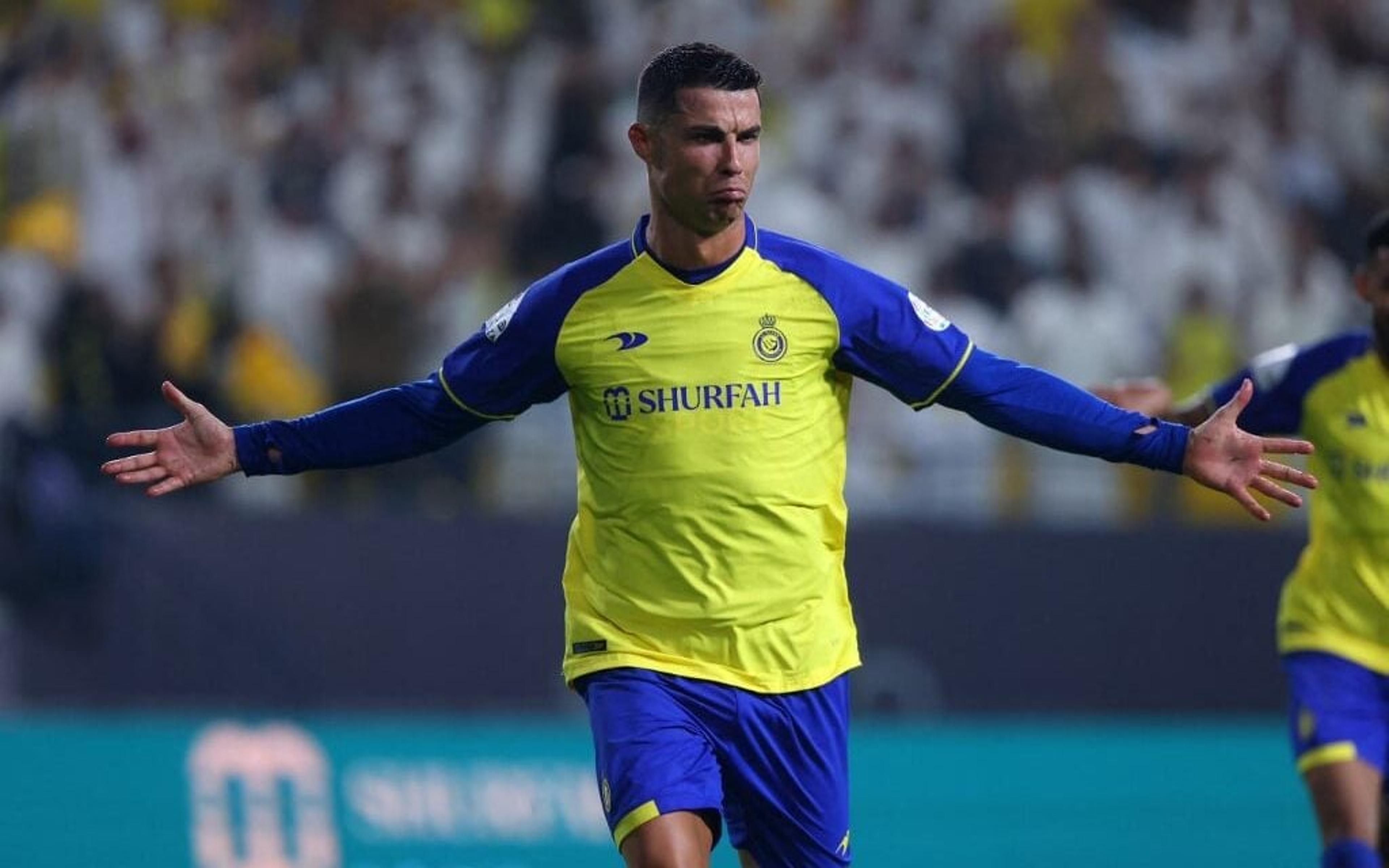 Cristiano Ronaldo é recebido por multidão no Irã antes de jogo do Al-Nassr