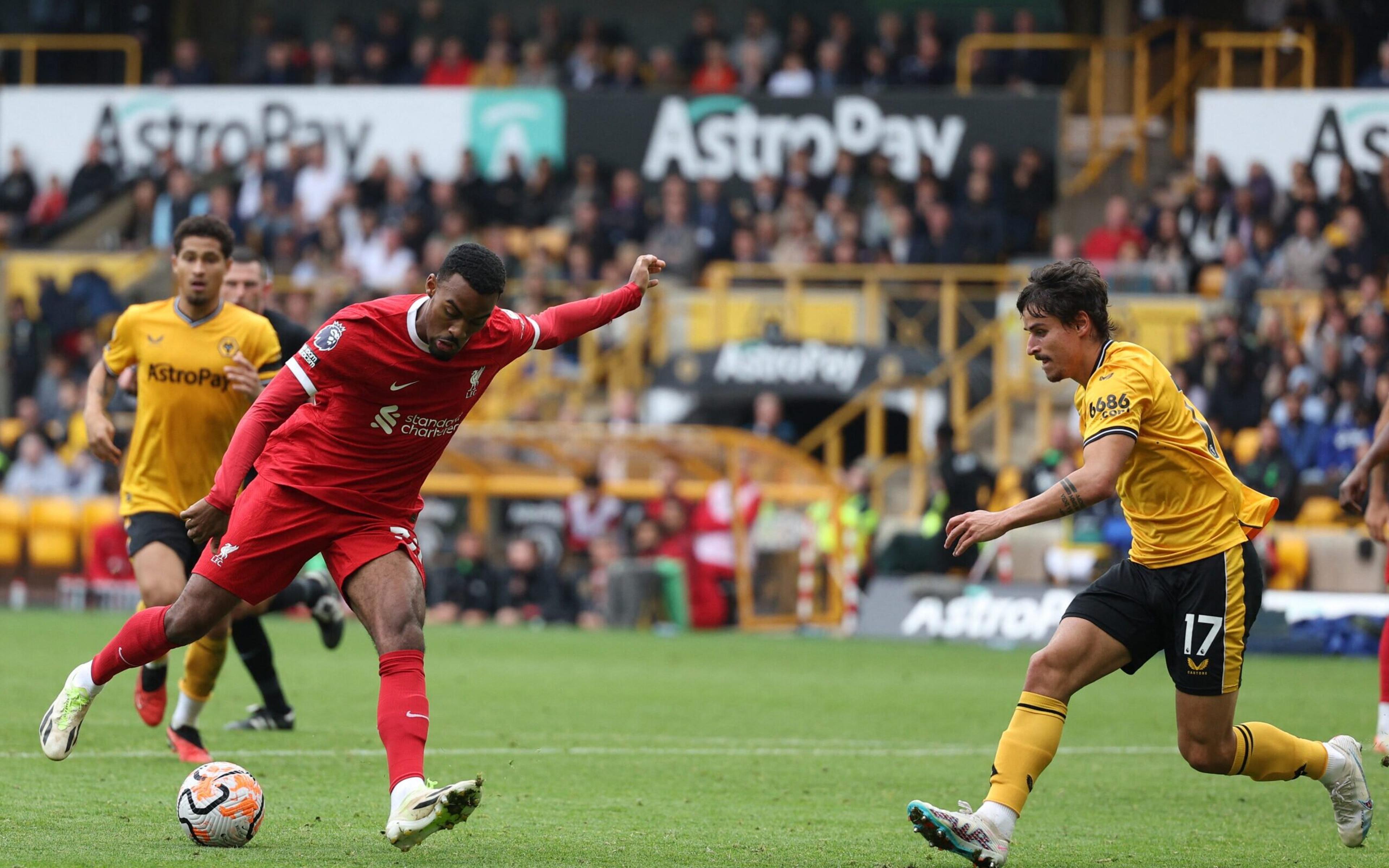 João Gomes se destaca e Matheus Cunha decepciona: confira a atuação dos brasileiros em Wolverhampton x Liverpool