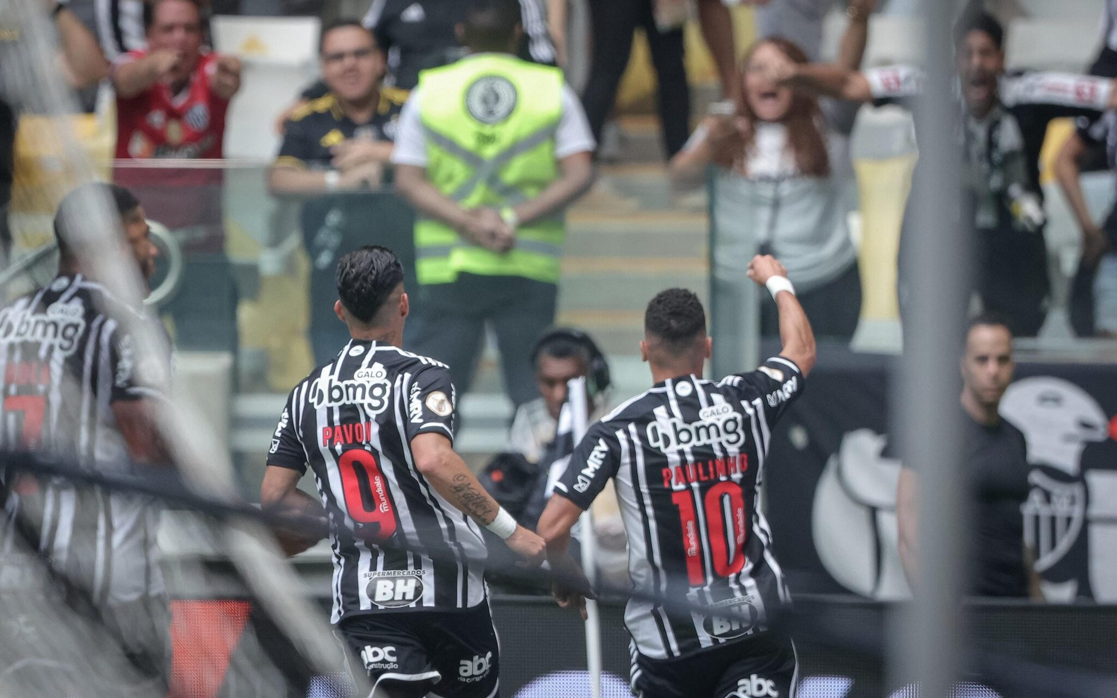 Atlético-MG recebe punição do STJD por arremesso de objetos em campo