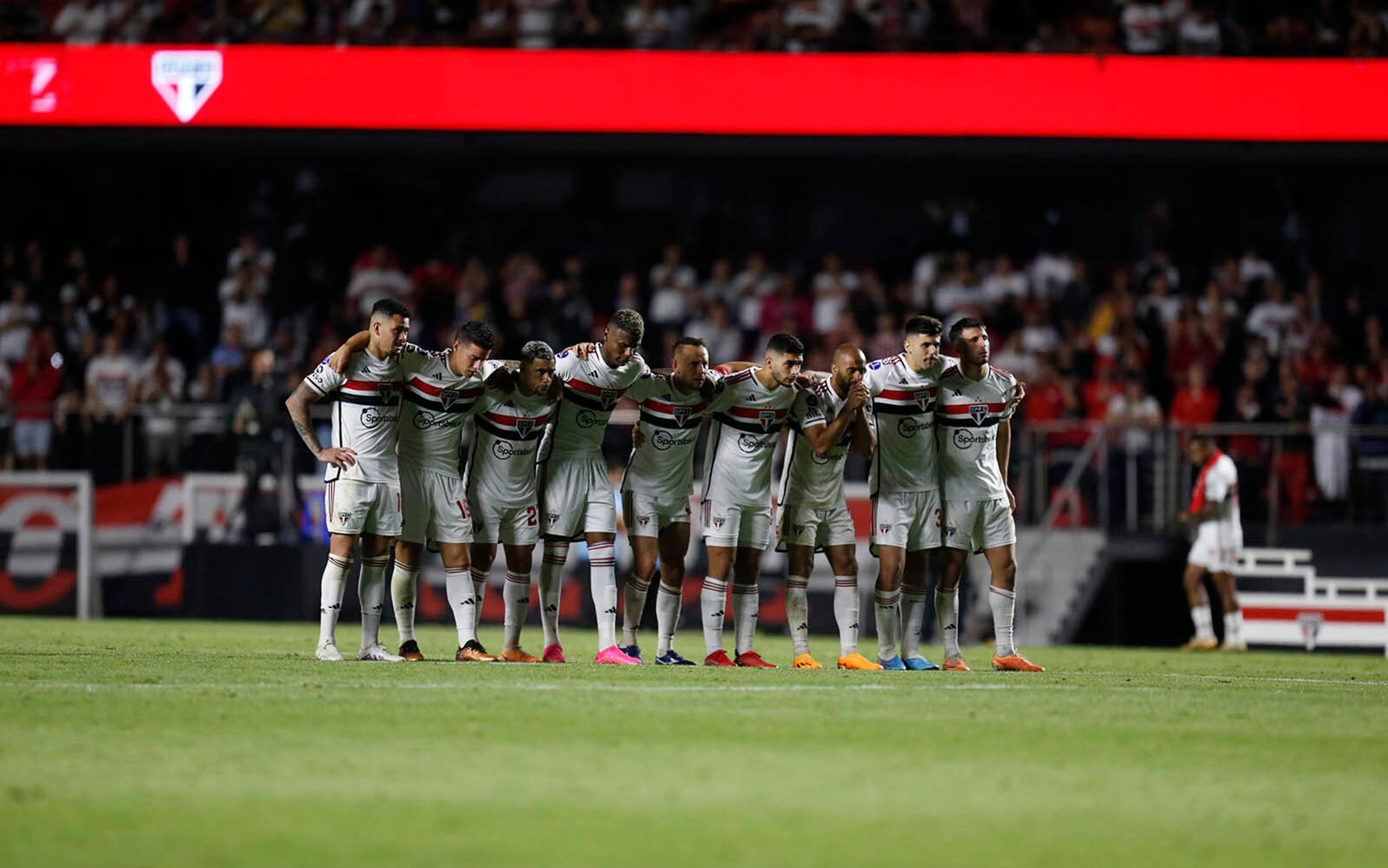 OPINIÃO: Eliminação do São Paulo na Sul-Americana não pode servir de palco para o oportunismo